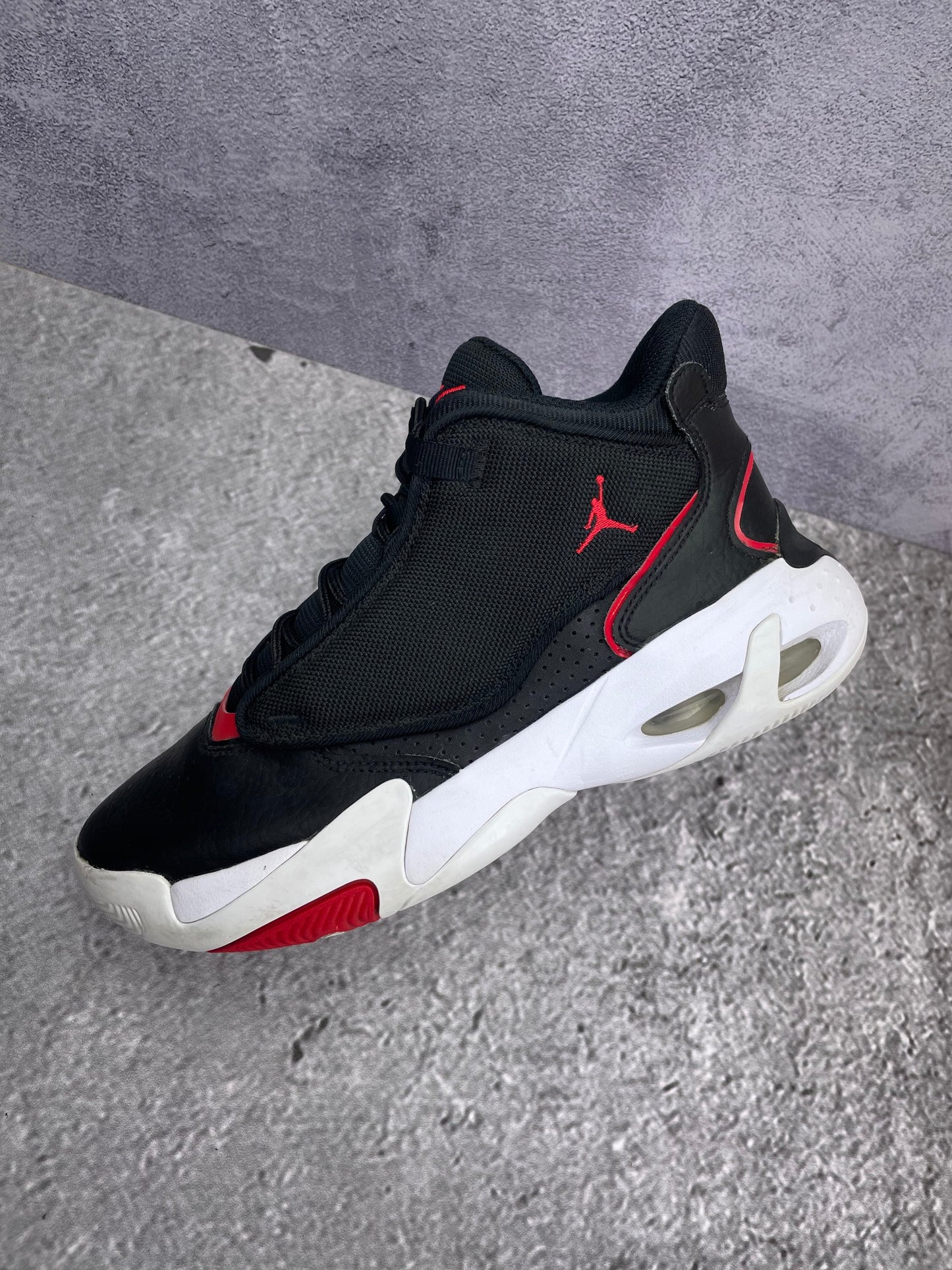 Jordan Max Aura 4 Bred - buty sportowe, widok z góry na wewnętrzną stronę butów