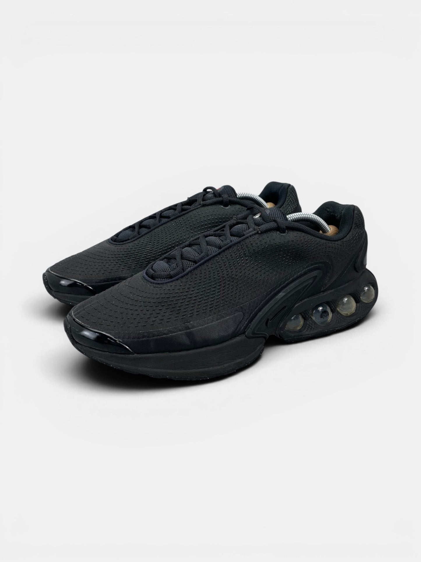 Nike Air Max Dn Black Metallic Grey — buty sportowe męskie w bardzo dobrym stanie rozmiar 45, widok z boku