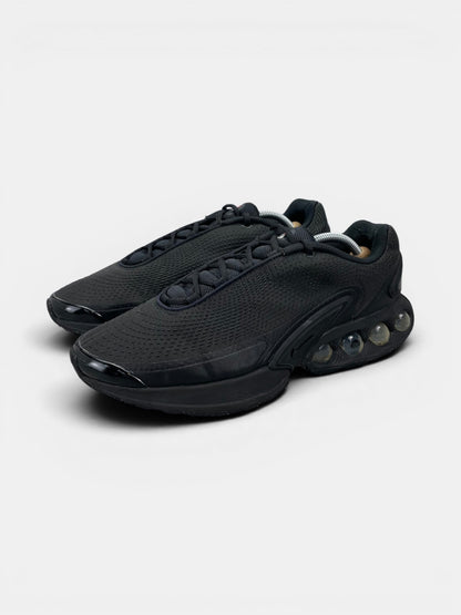 Nike Air Max Dn Black Metallic Grey — buty sportowe męskie w bardzo dobrym stanie rozmiar 45, widok z boku