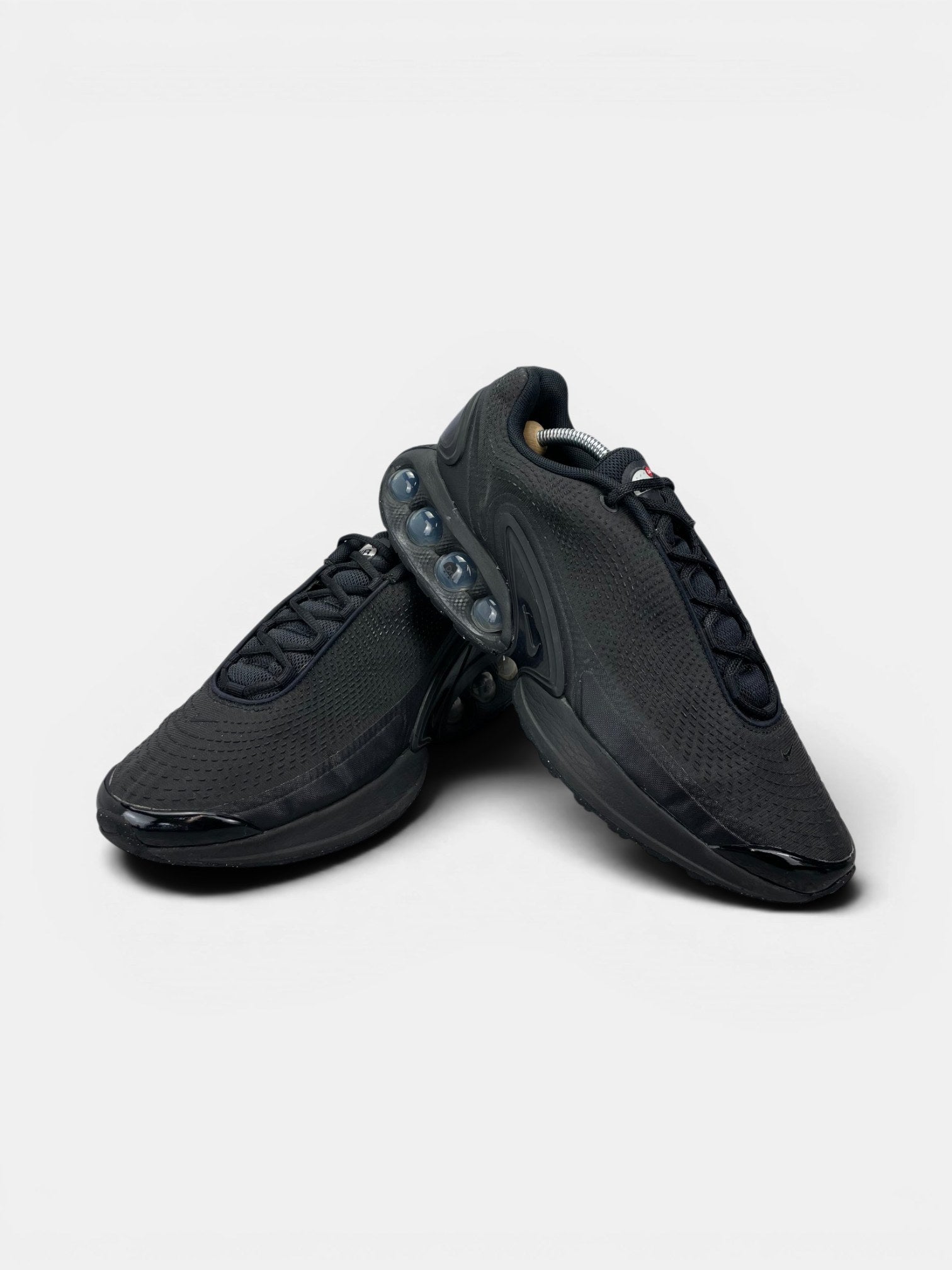 Nike Air Max Dn Black Metallic Grey — buty sportowe męskie w bardzo dobrym stanie rozmiar 45, boczny profil