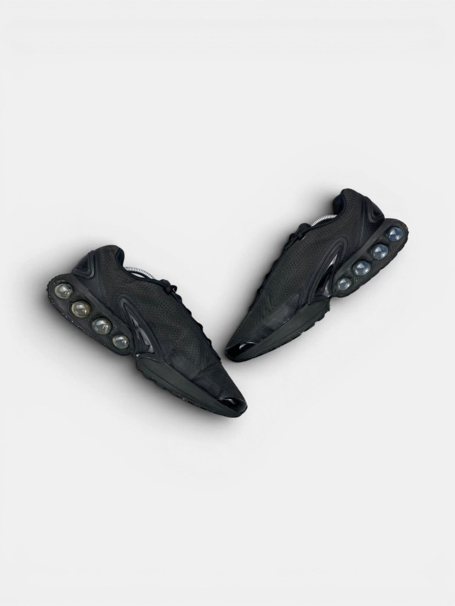 Nike Air Max Dn Black Metallic Grey — buty sportowe męskie w bardzo dobrym stanie rozmiar 45, zewnętrzny panel prawego buta