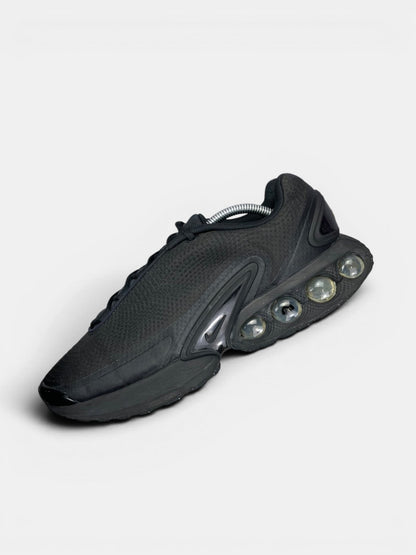 Nike Air Max Dn Black Metallic Grey — buty sportowe męskie w bardzo dobrym stanie rozmiar 45, widok z góry na wewnętrzną stronę butów