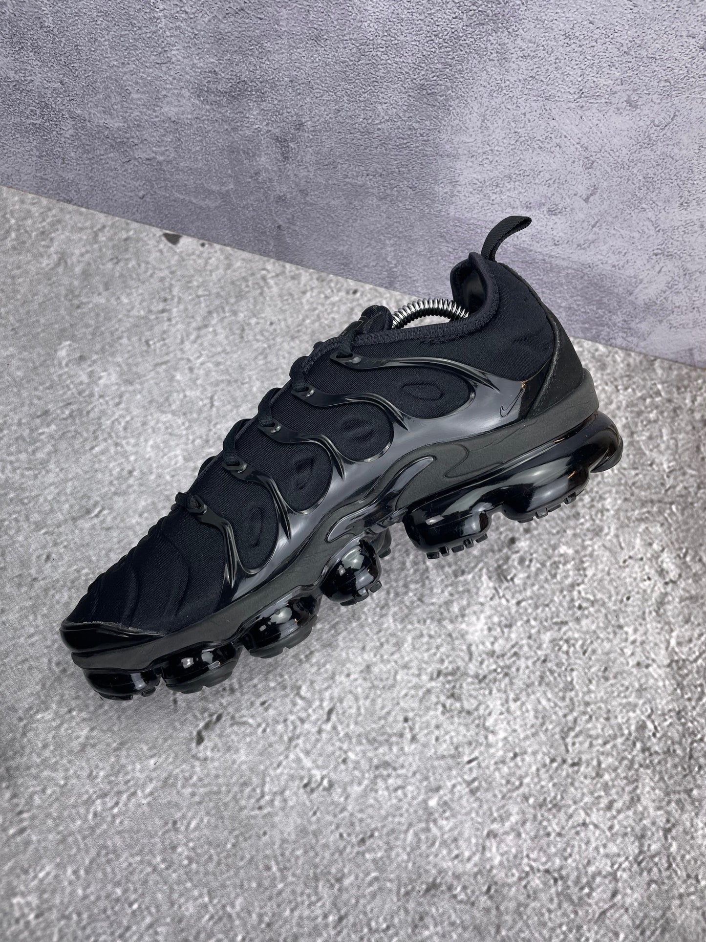 Nike Air VaporMax Plus Triple Black — buty sportowe męskie w bardzo dobrym stanie rozmiar 42, wewnętrzny panel prawego buta