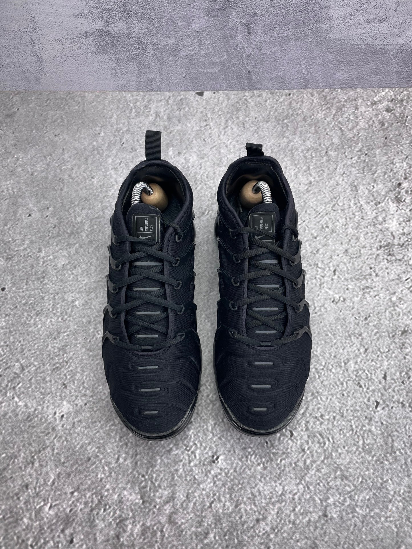 Nike Air VaporMax Plus Triple Black — buty sportowe męskie w bardzo dobrym stanie rozmiar 42, widok z góry