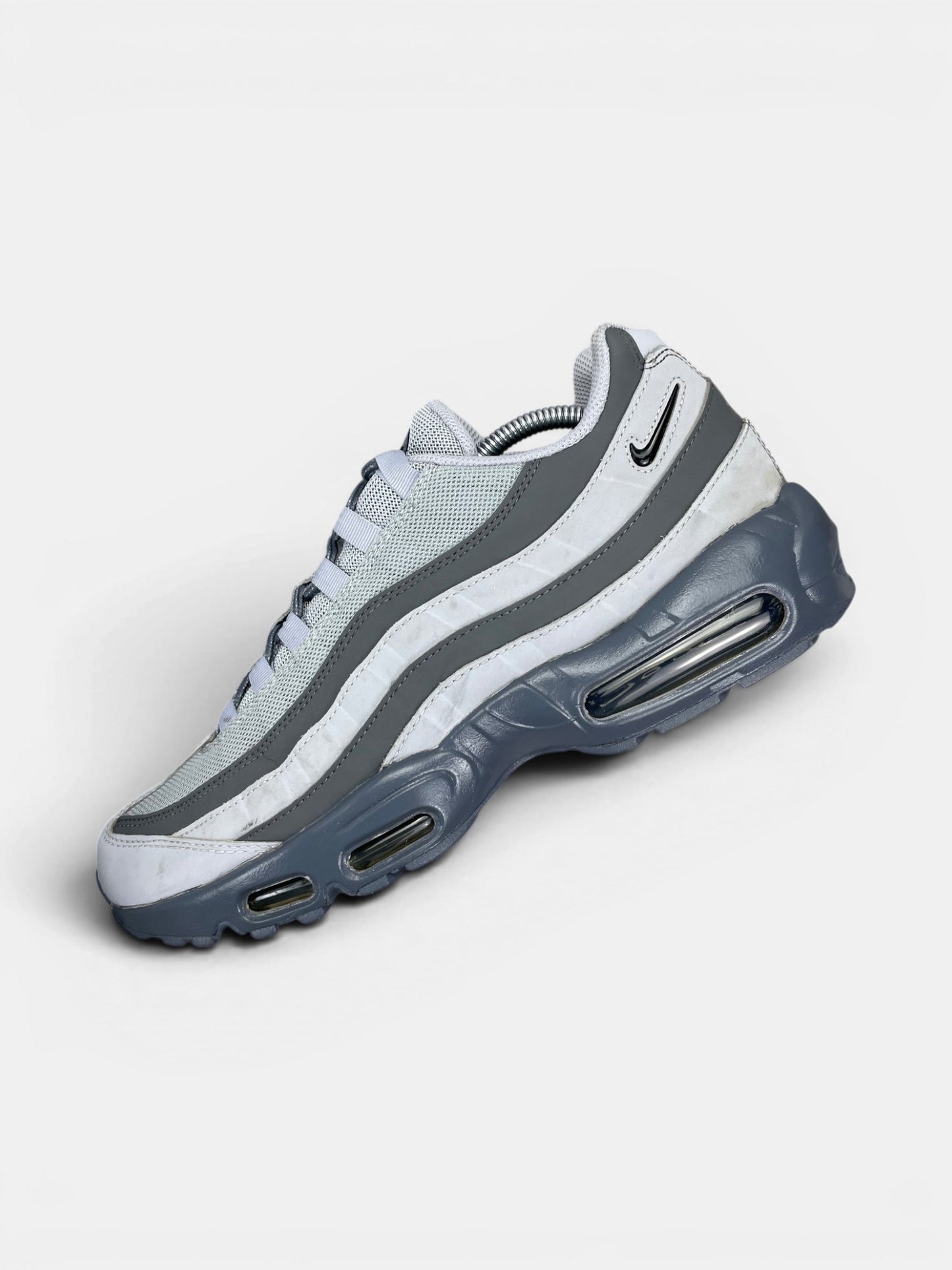 Nike Air Max 95 Greyscale — buty sportowe męskie w bardzo dobrym stanie rozmiar 45, widok z góry na wewnętrzną stronę butów