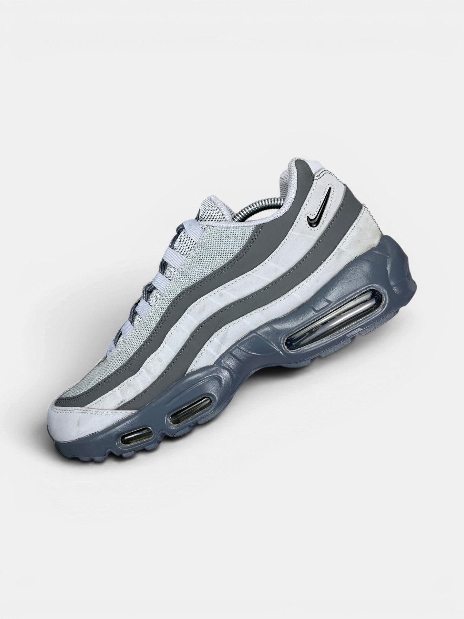 Nike Air Max 95 Greyscale — buty sportowe męskie w bardzo dobrym stanie rozmiar 45, widok z góry na wewnętrzną stronę butów