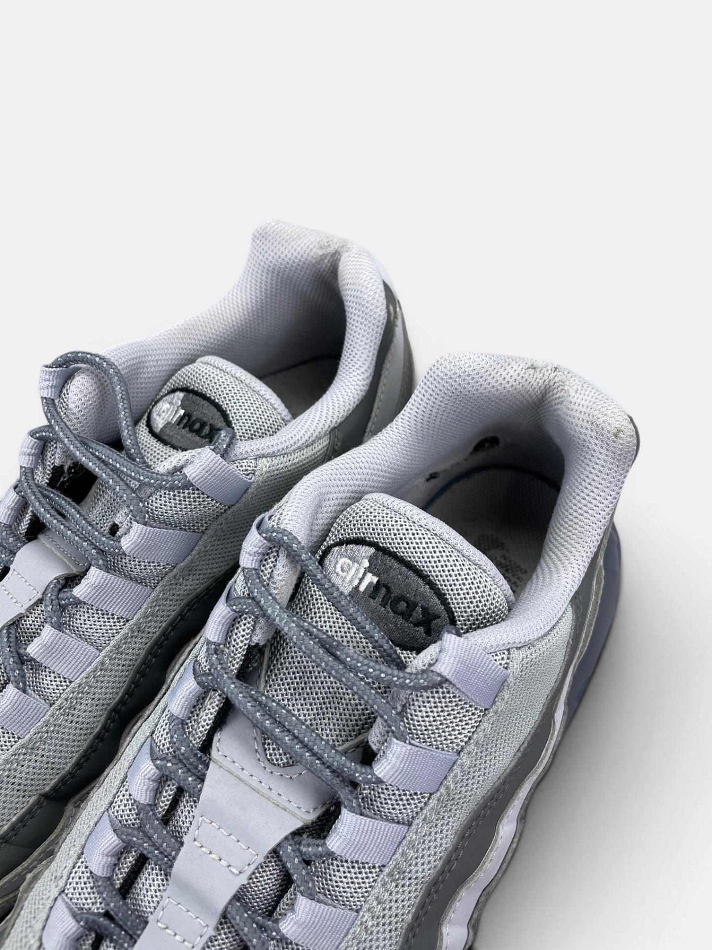 Nike Air Max 95 Greyscale — buty sportowe męskie w bardzo dobrym stanie rozmiar 45, zapiętki butów
