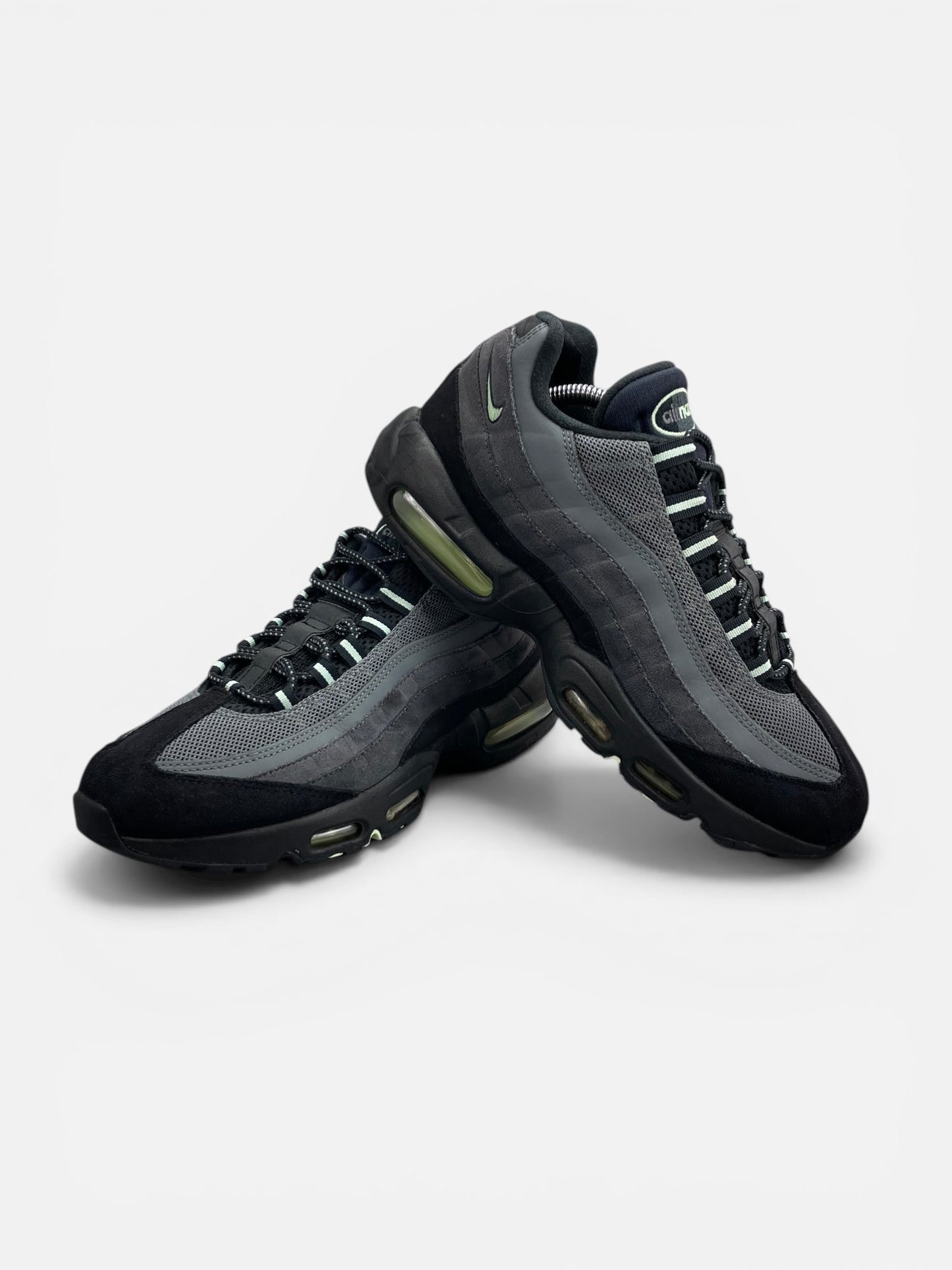Nike Air Max 95 Vapor Green — buty sportowe męskie w bardzo dobrym stanie rozmiar 42, boczny profil