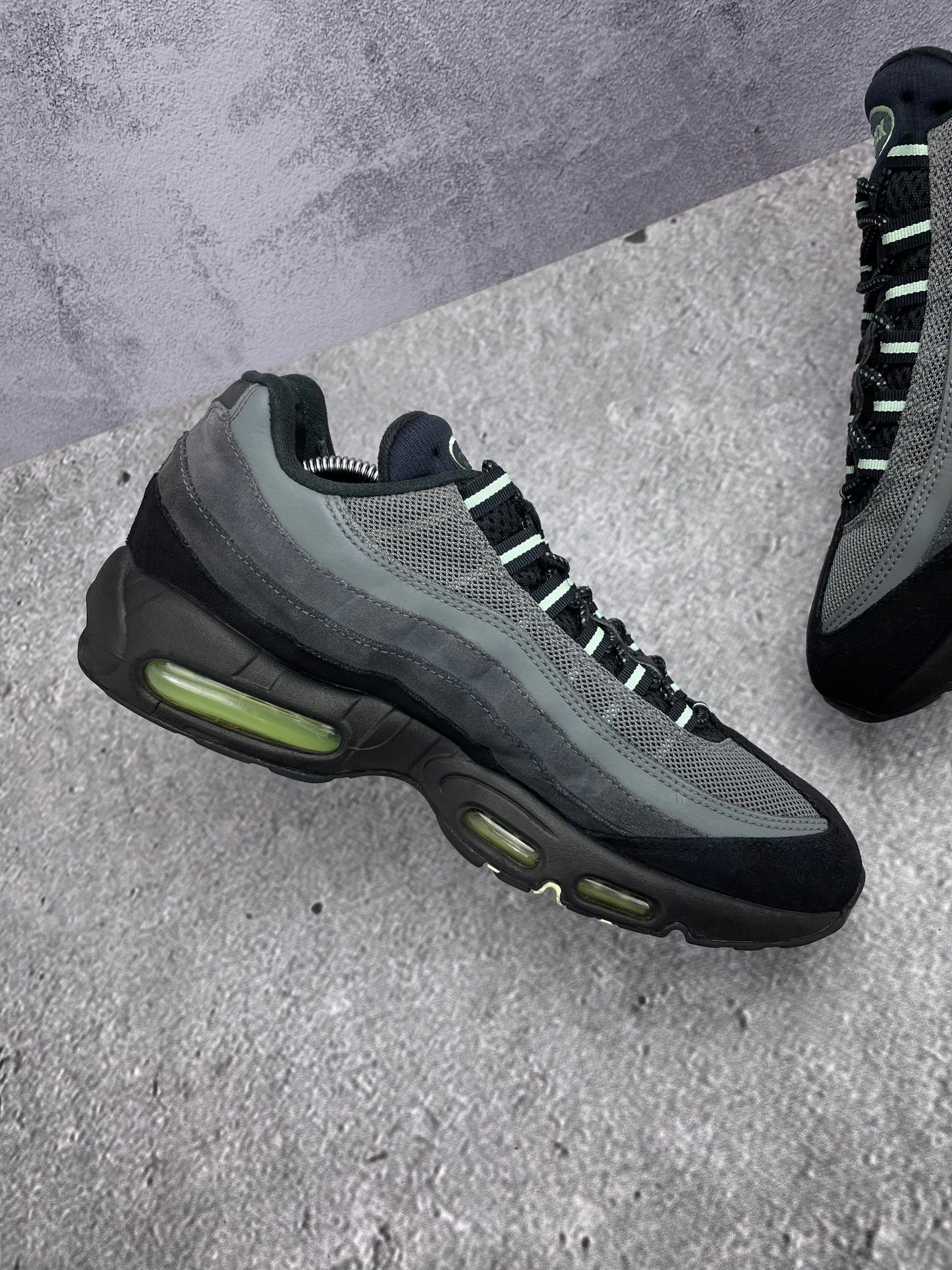 Nike Air Max 95 Vapor Green — buty sportowe męskie w bardzo dobrym stanie rozmiar 42, wewnętrzny panel lewego buta