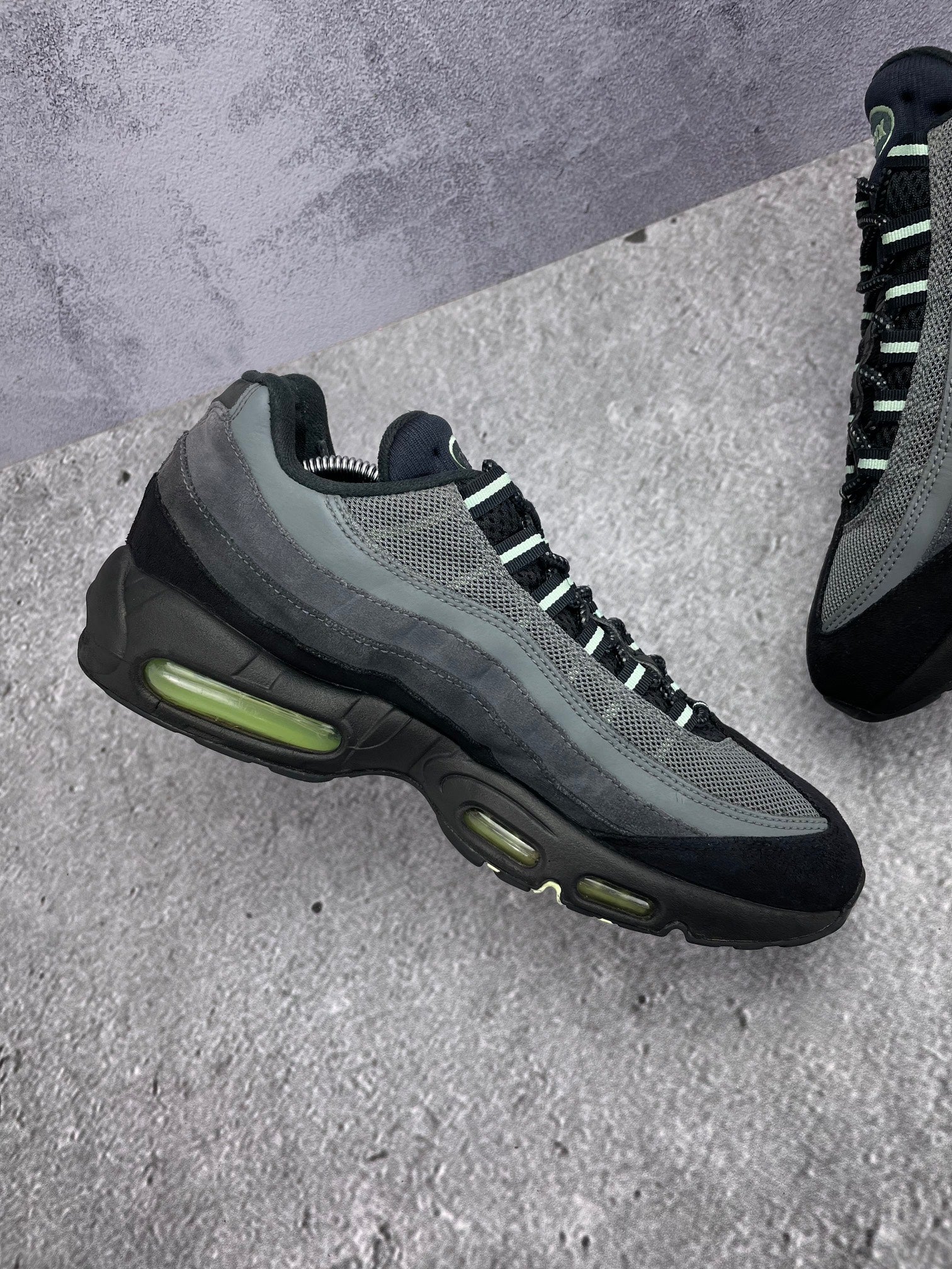 Nike Air Max 95 Vapor Green — buty sportowe męskie w bardzo dobrym stanie rozmiar 42, wewnętrzny panel lewego buta