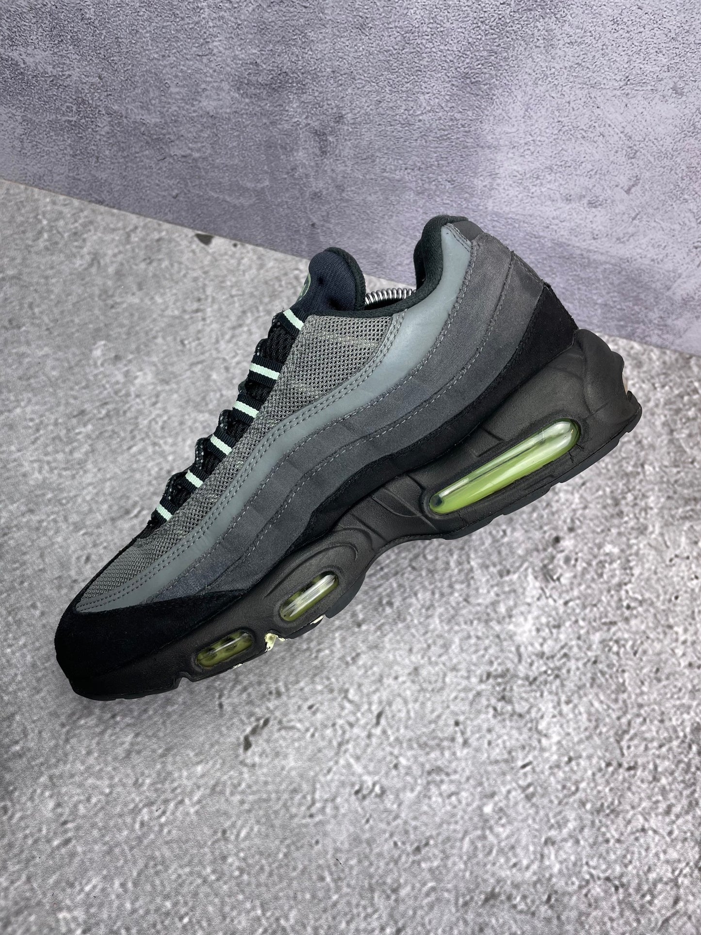 Nike Air Max 95 Vapor Green — buty sportowe męskie w bardzo dobrym stanie rozmiar 42, wewnętrzny panel prawego buta