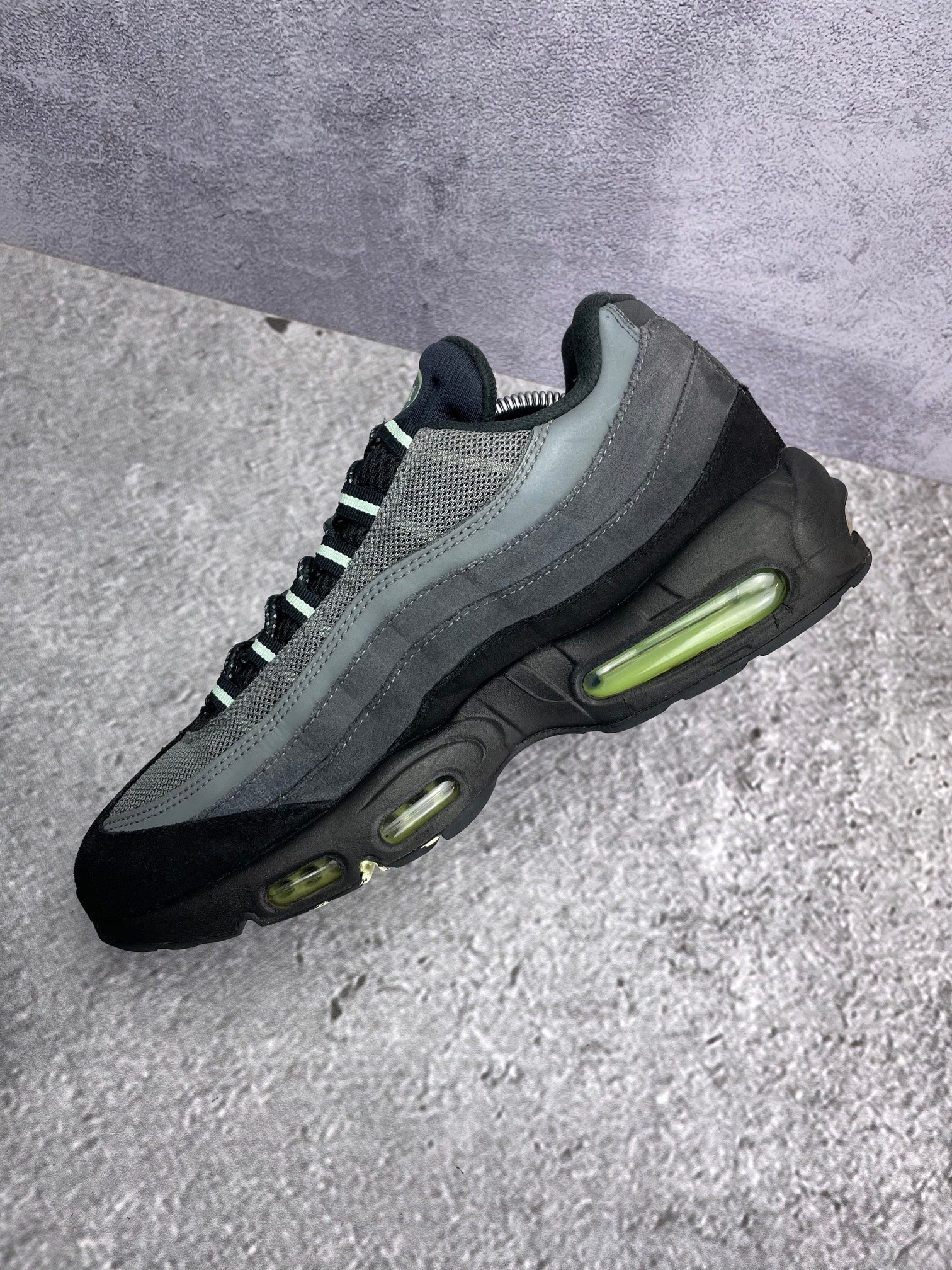 Nike Air Max 95 Vapor Green — buty sportowe męskie w bardzo dobrym stanie rozmiar 42, wewnętrzny panel prawego buta