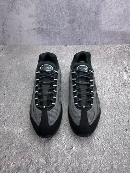 Nike Air Max 95 Vapor Green — buty sportowe męskie w bardzo dobrym stanie rozmiar 42, widok z góry