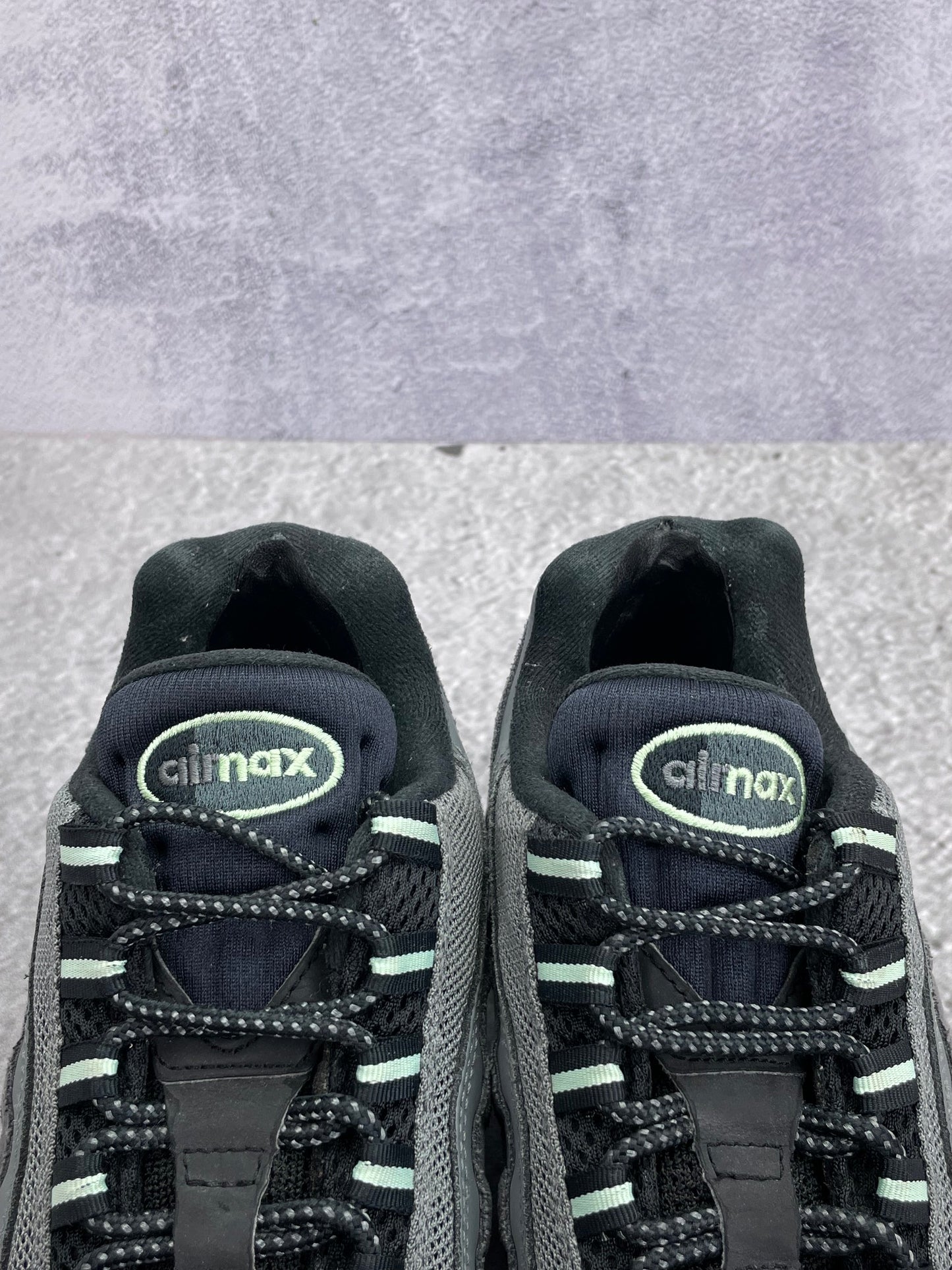 Nike Air Max 95 Vapor Green — buty sportowe męskie w bardzo dobrym stanie rozmiar 42, zapiętki butów