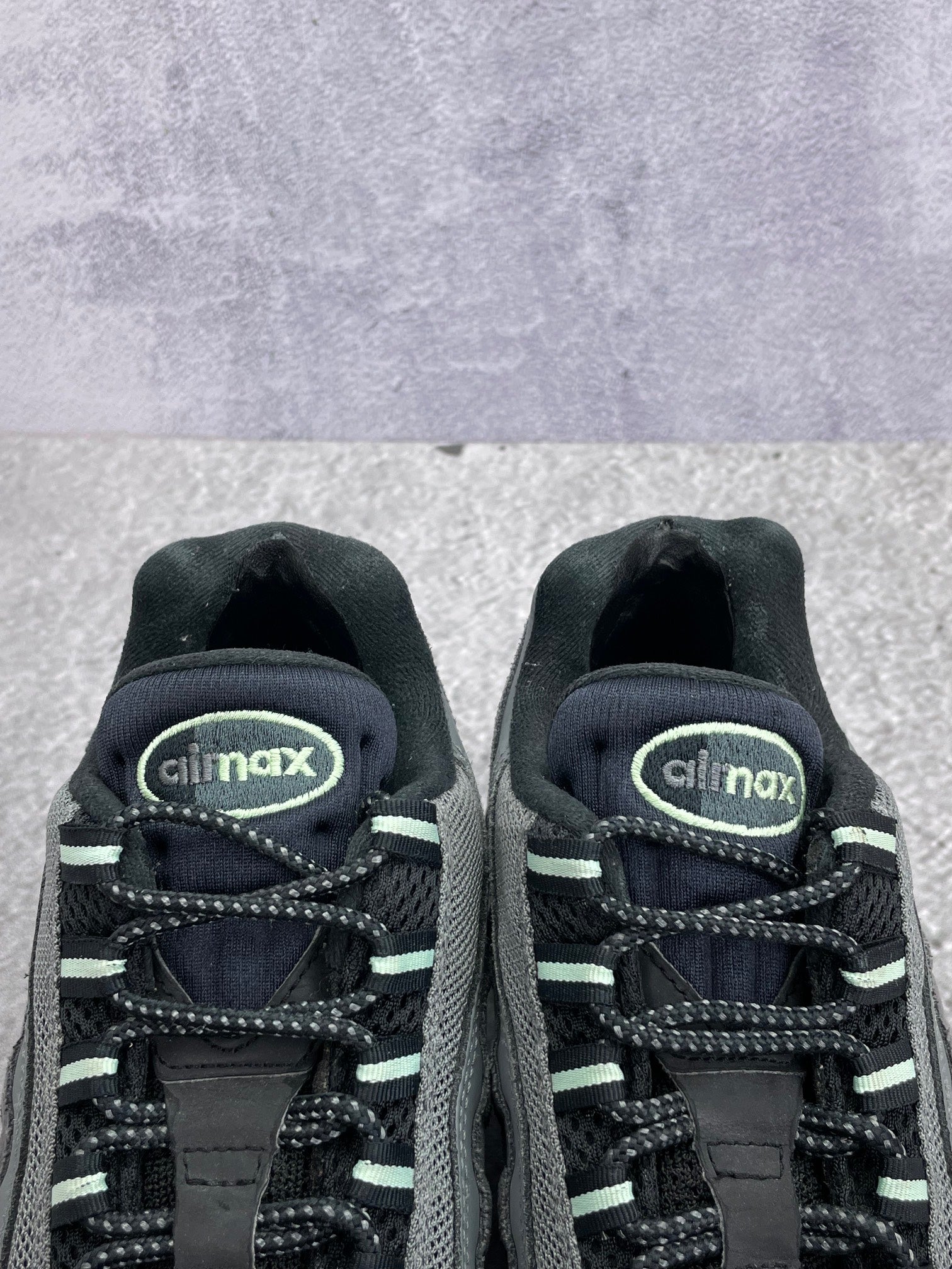Nike Air Max 95 Vapor Green — buty sportowe męskie w bardzo dobrym stanie rozmiar 42, zapiętki butów