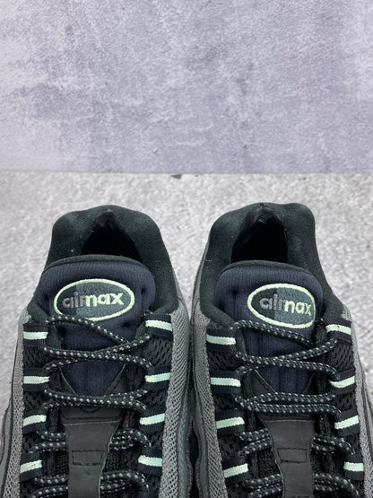 Nike Air Max 95 Vapor Green — buty sportowe męskie w bardzo dobrym stanie rozmiar 42, zapiętki butów