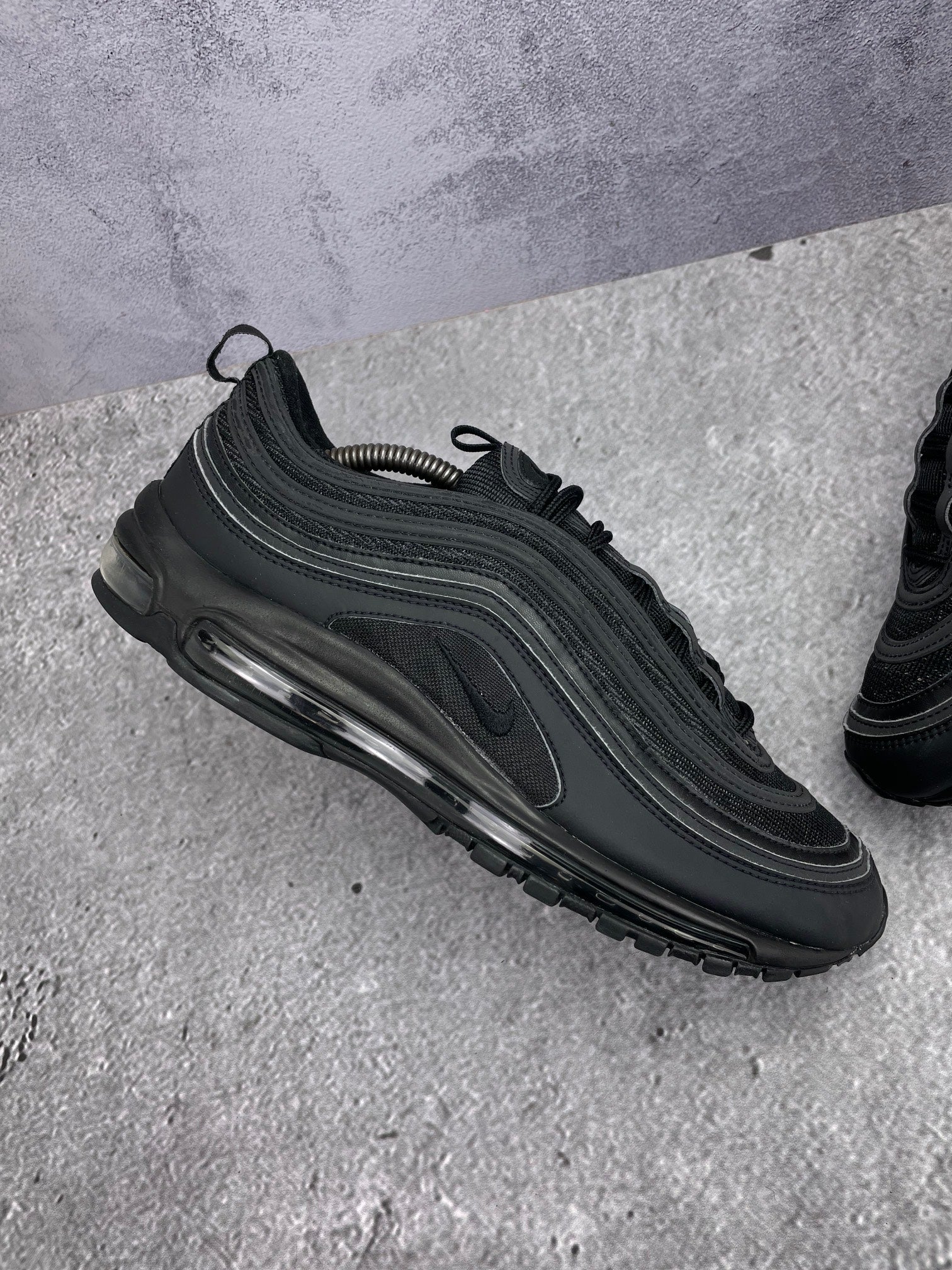 Nike Air Max 97 Triple Black AM97 Triple Black - buty sportowe, zewnętrzny panel lewego buta