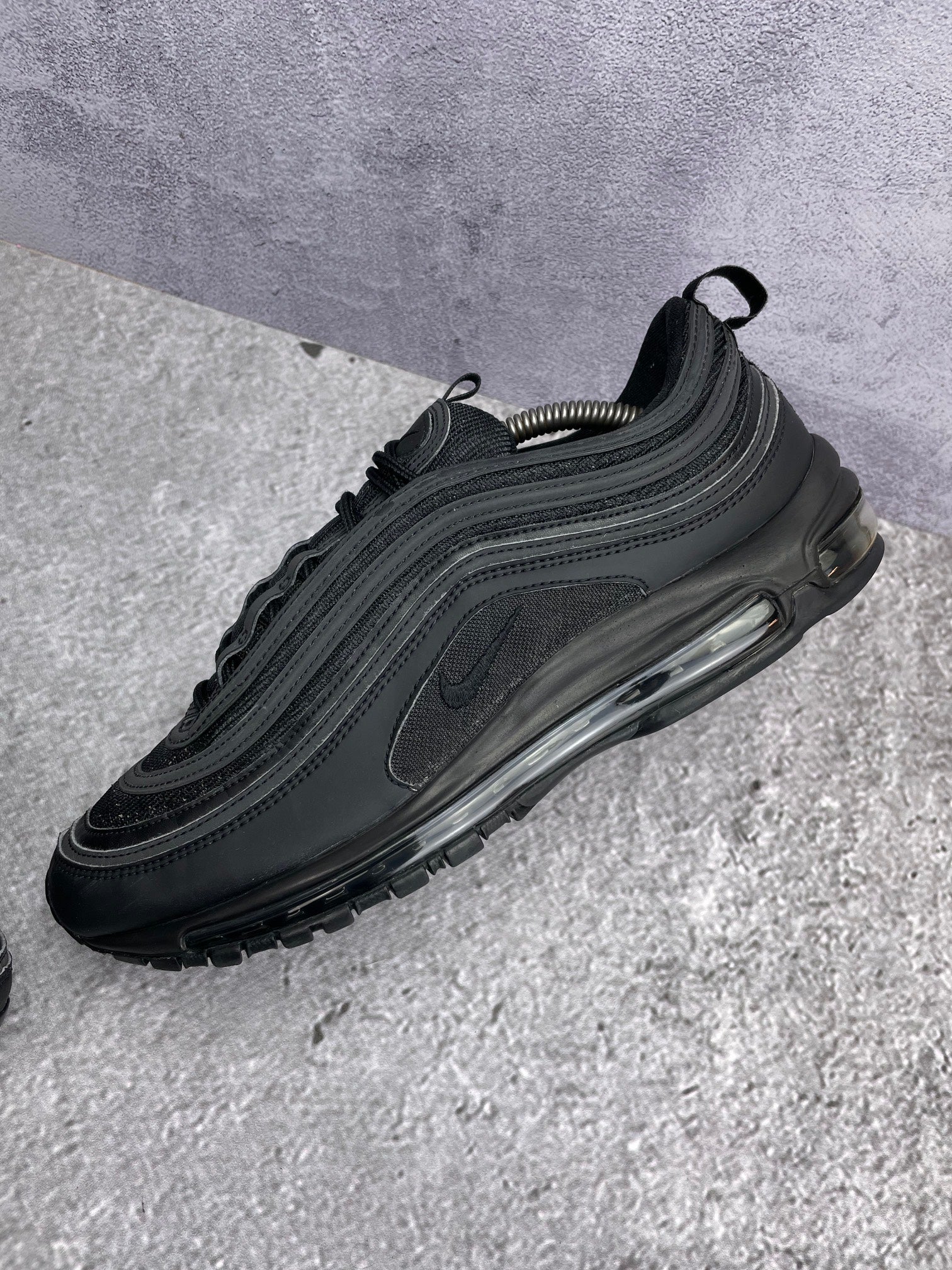 Nike Air Max 97 Triple Black AM97 Triple Black - buty sportowe, widok z góry na wewnętrzną stronę butów