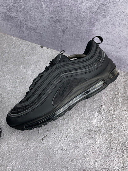 Nike Air Max 97 Triple Black AM97 Triple Black - buty sportowe, widok z góry na wewnętrzną stronę butów