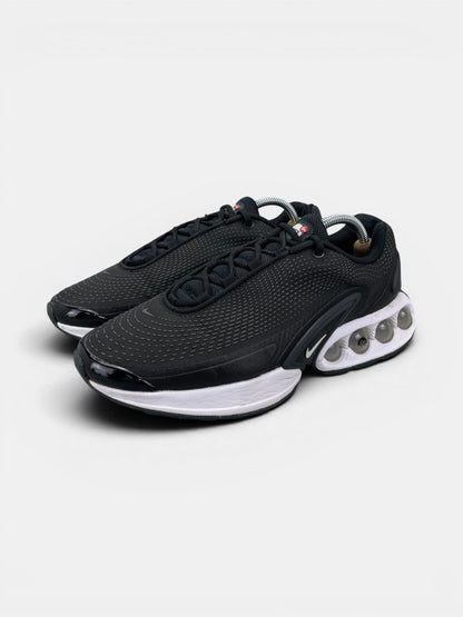 Nike Air Max Dn Dark Grey — buty sportowe męskie w bardzo dobrym stanie rozmiar 42.5, widok z boku