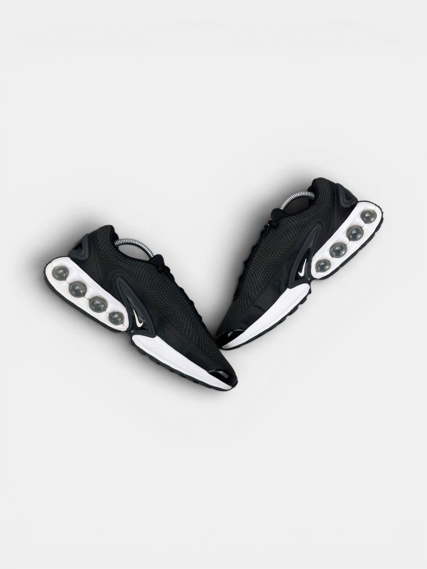 Nike Air Max Dn Dark Grey — buty sportowe męskie w bardzo dobrym stanie rozmiar 42.5, zewnętrzny panel prawego buta