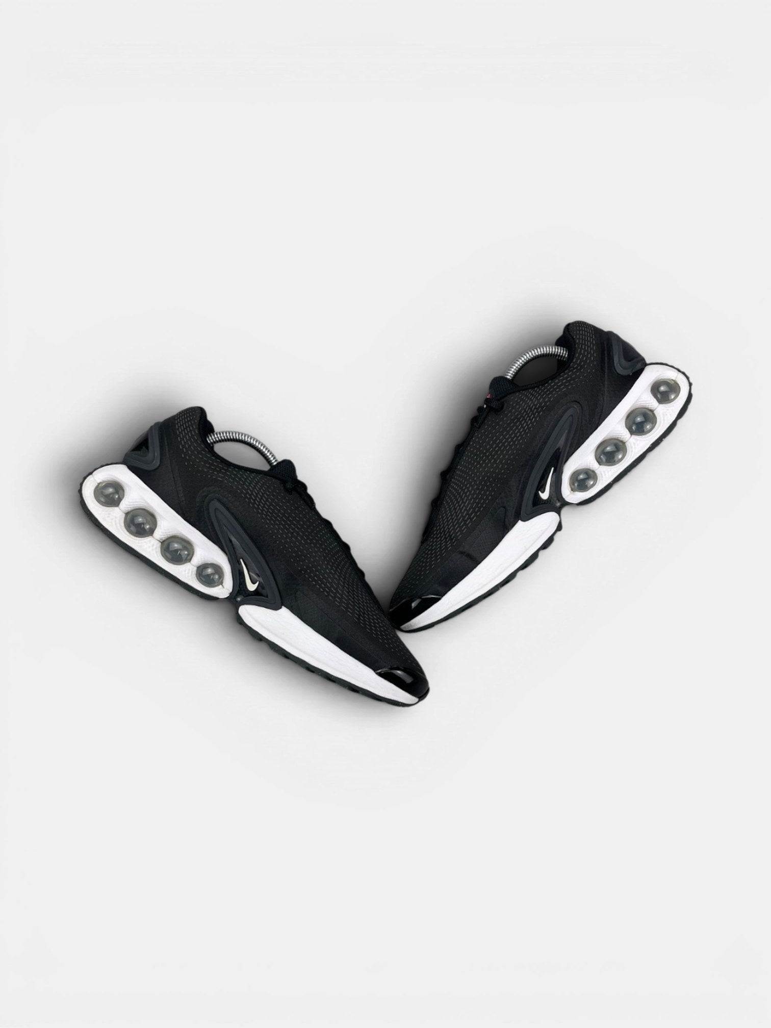 Nike Air Max Dn Dark Grey — buty sportowe męskie w bardzo dobrym stanie rozmiar 42.5, zewnętrzny panel prawego buta