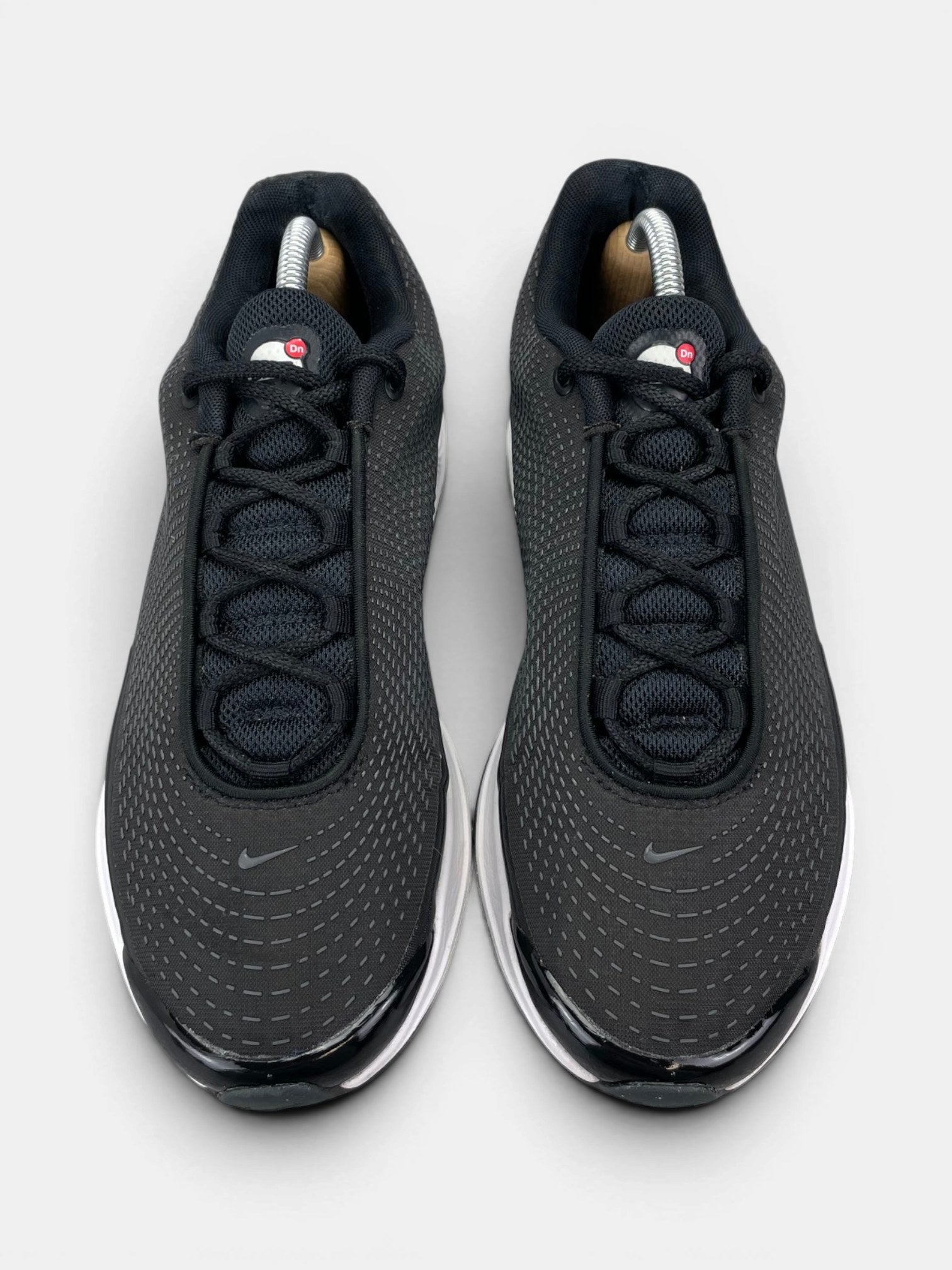 Nike Air Max Dn Dark Grey — buty sportowe męskie w bardzo dobrym stanie rozmiar 42.5, widok z góry