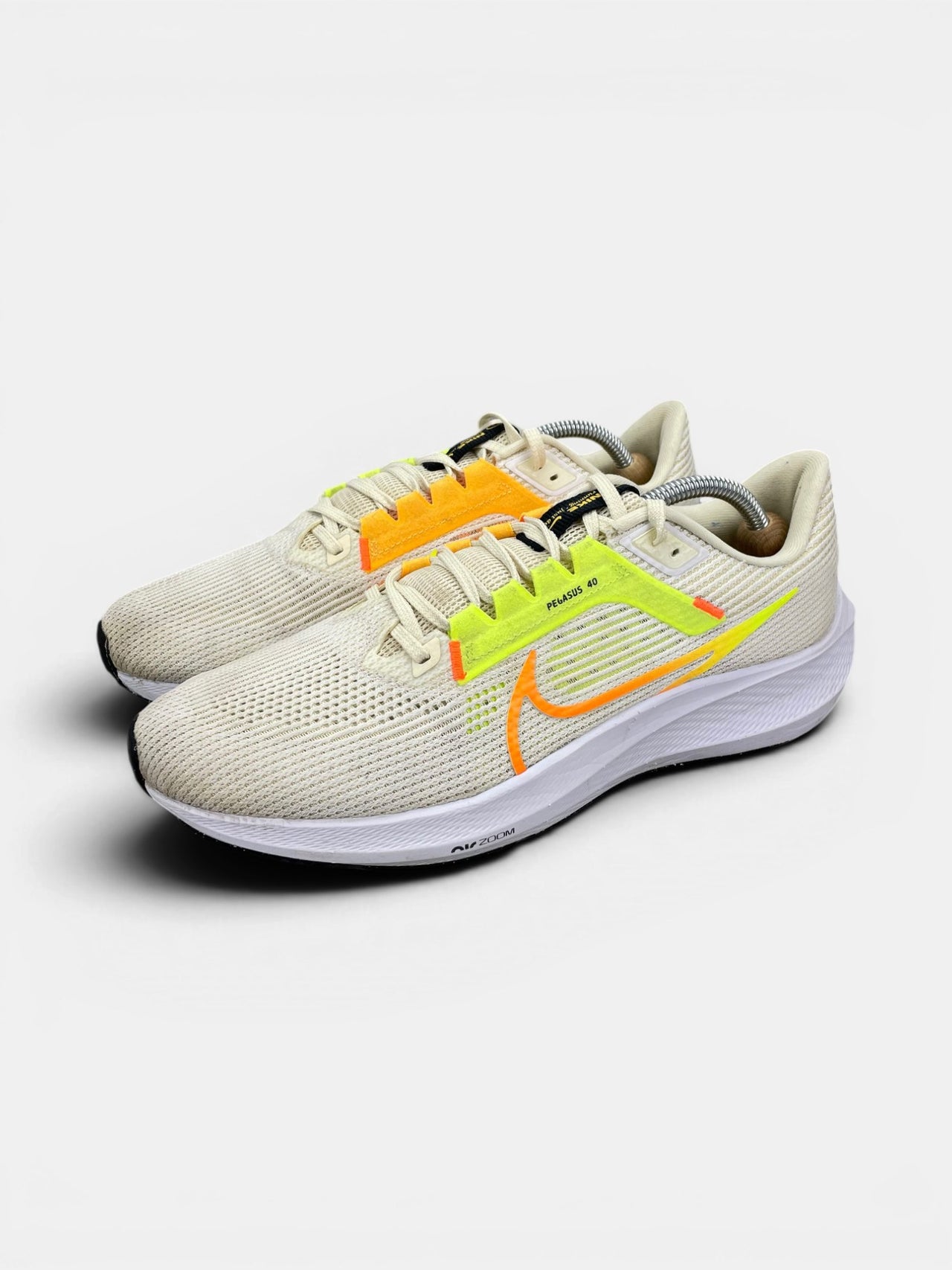 Nike Air Zoom Pegasus 40 Coconut Milk Lime — buty sportowe męskie w bardzo dobrym stanie rozmiar 44, widok z boku