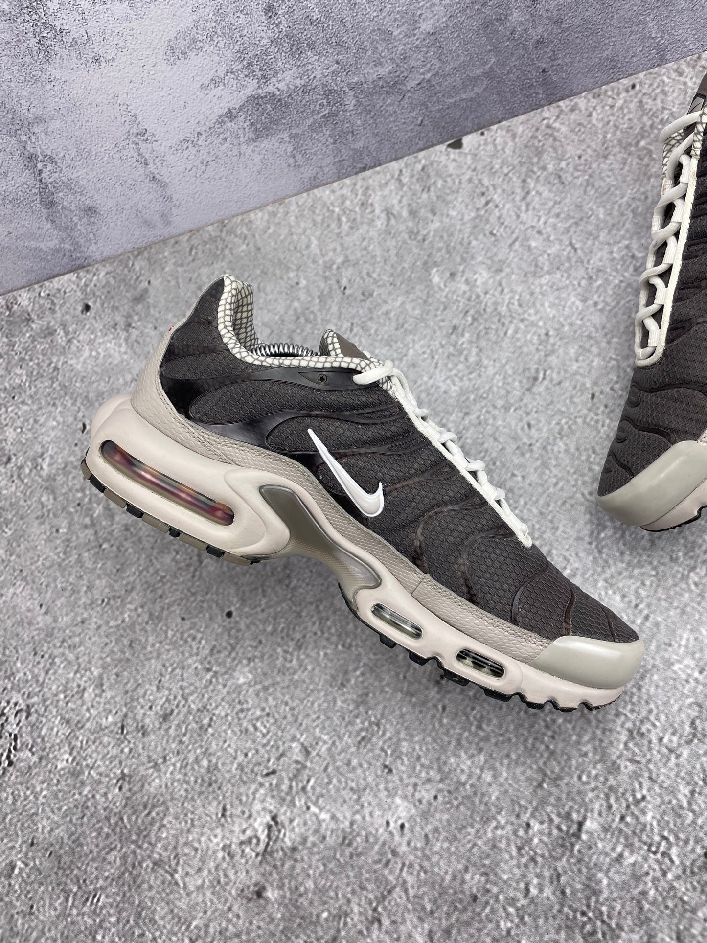Nike Air Max Plus — buty sportowe męskie w bardzo dobrym stanie rozmiar 44, wewnętrzny panel lewego buta
