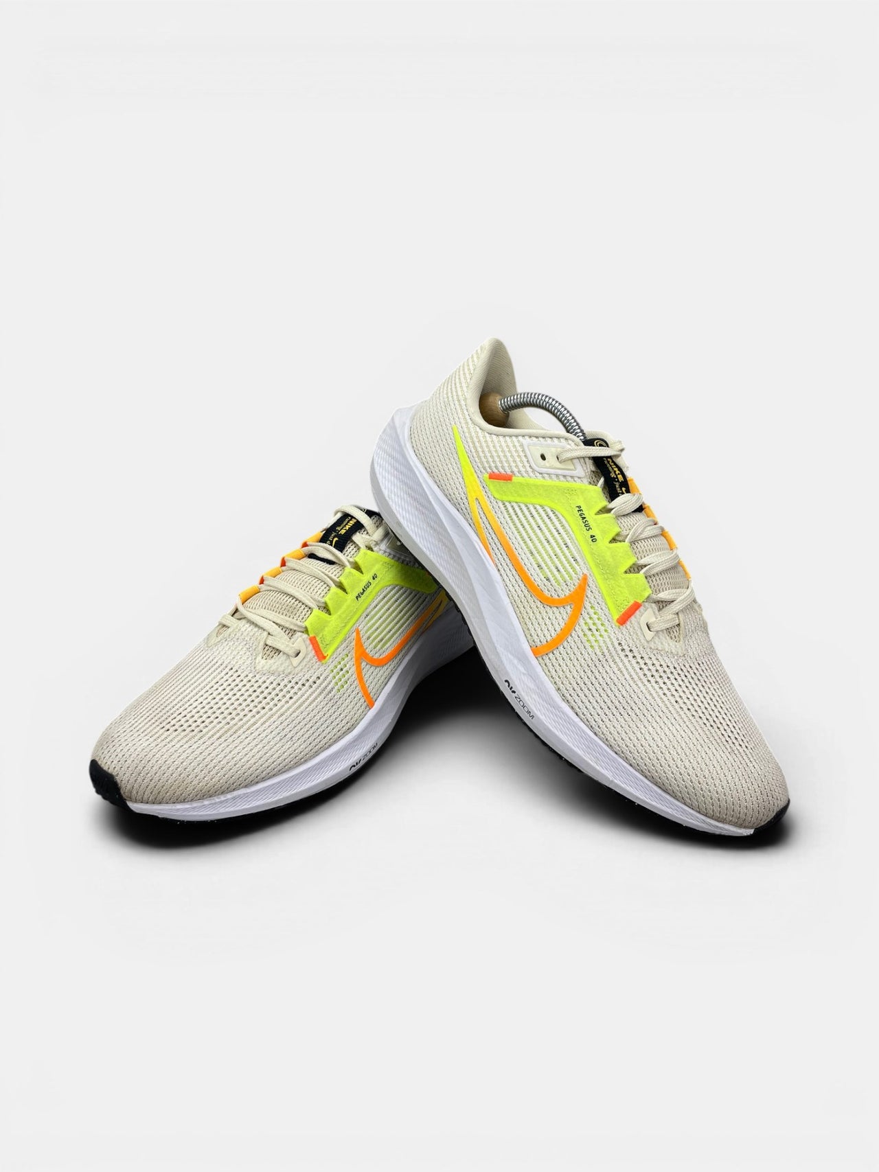Nike Air Zoom Pegasus 40 Coconut Milk Lime — buty sportowe męskie w bardzo dobrym stanie rozmiar 44, boczny profil