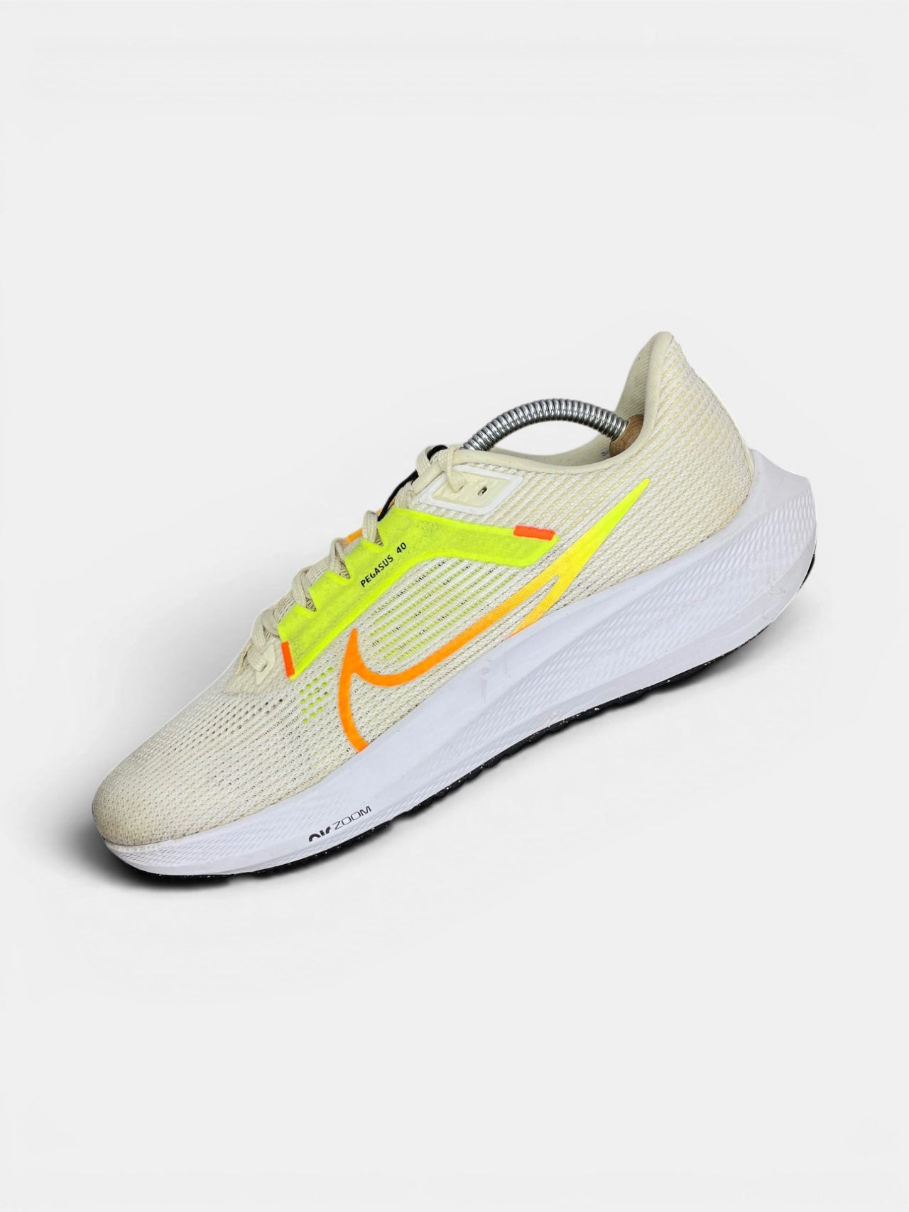Nike Air Zoom Pegasus 40 Coconut Milk Lime — buty sportowe męskie w bardzo dobrym stanie rozmiar 44, widok z góry na wewnętrzną stronę butów