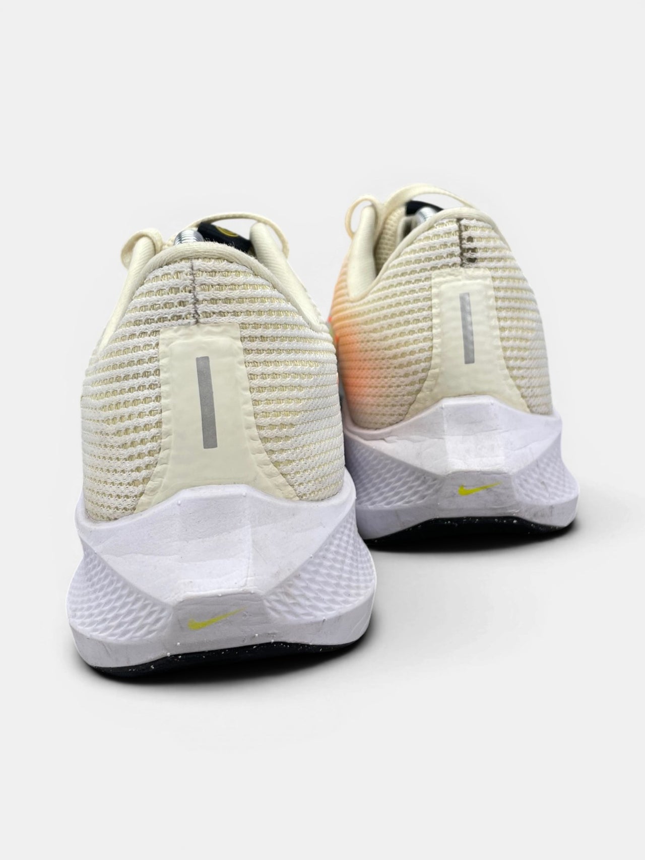 Nike Air Zoom Pegasus 40 Coconut Milk Lime — buty sportowe męskie w bardzo dobrym stanie rozmiar 44, widok z tyłu