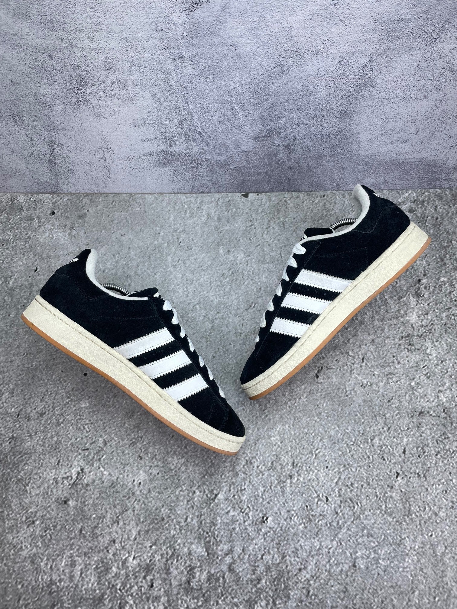 adidas Campus 00s HQ8708 - buty sportowe, zewnętrzny panel prawego buta