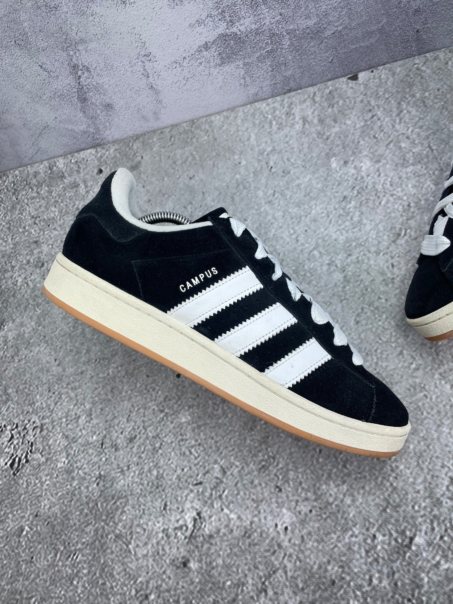 adidas Campus 00s HQ8708 - buty sportowe, zewnętrzny panel lewego buta