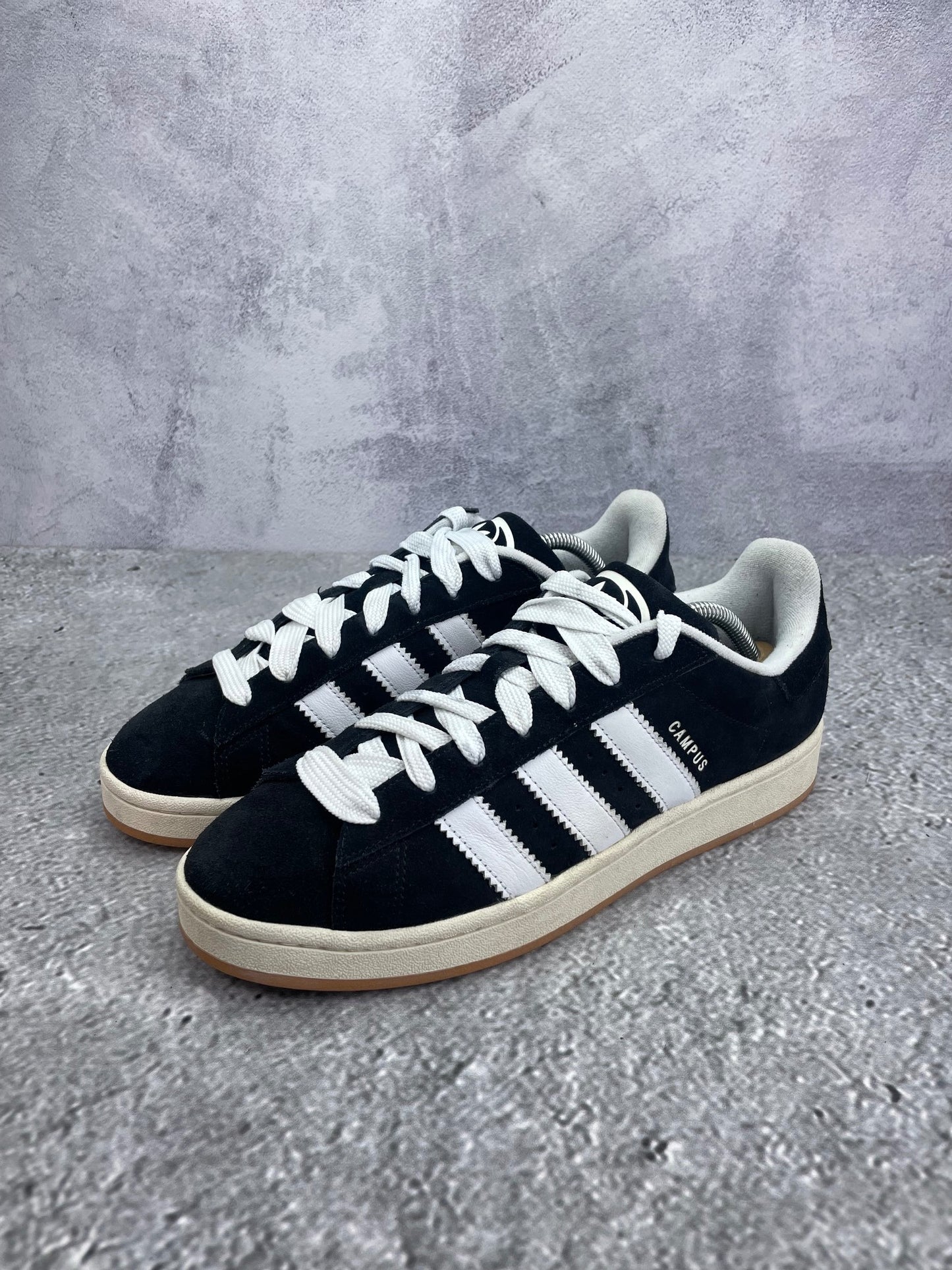 adidas Campus 00s HQ8708 - buty sportowe, widok z boku na tle studyjnym