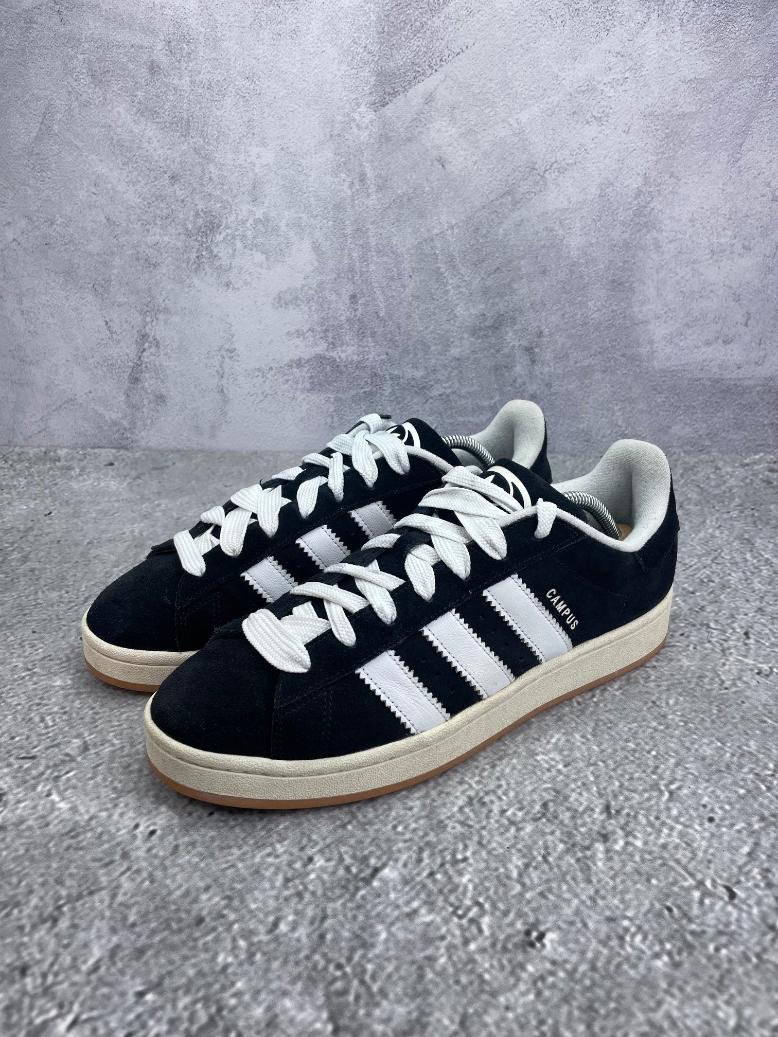 adidas Campus 00s HQ8708 - buty sportowe, widok z boku na tle studyjnym