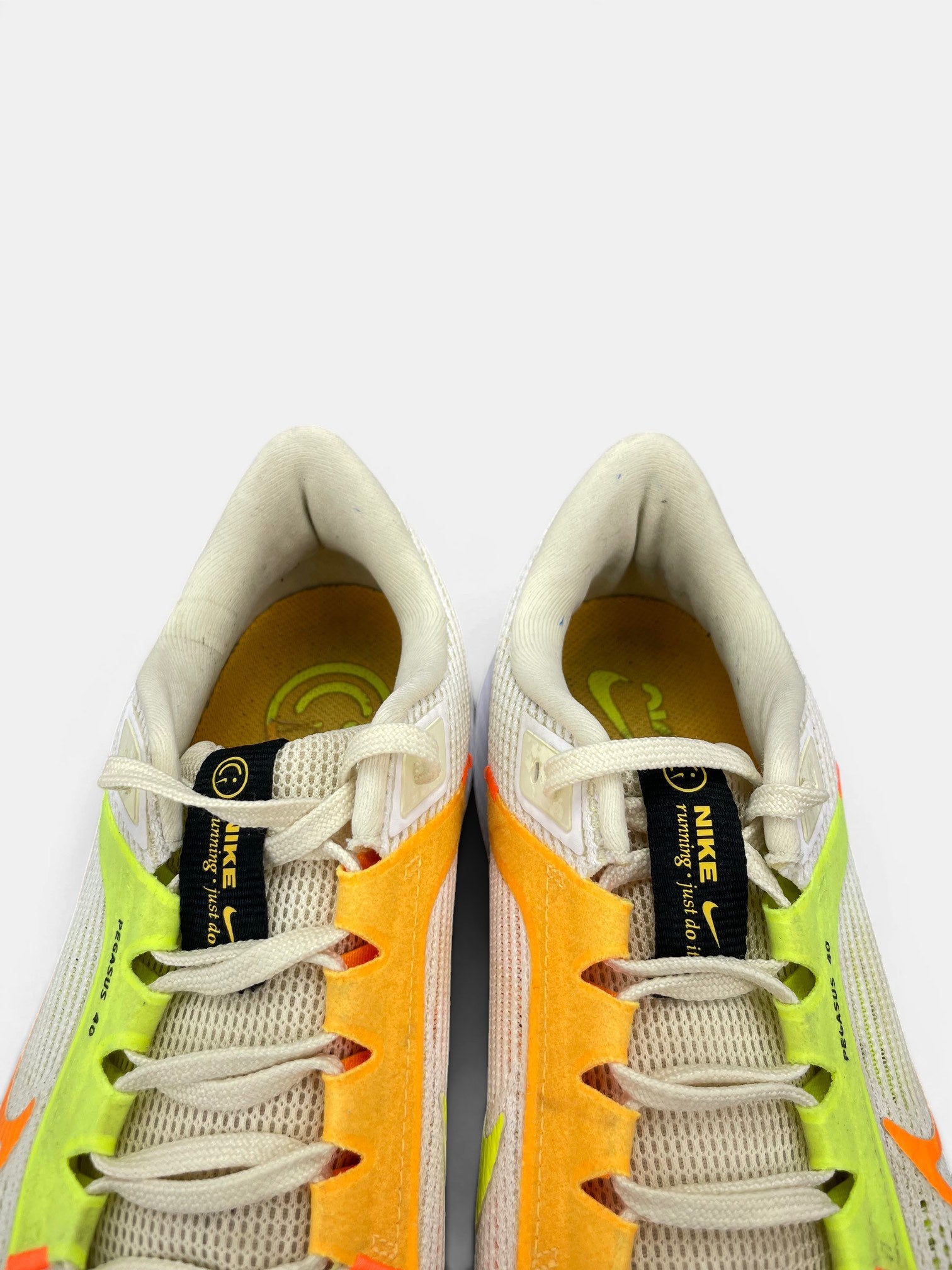 Nike Air Zoom Pegasus 40 Coconut Milk Lime — buty sportowe męskie w bardzo dobrym stanie rozmiar 44, zapiętki butów