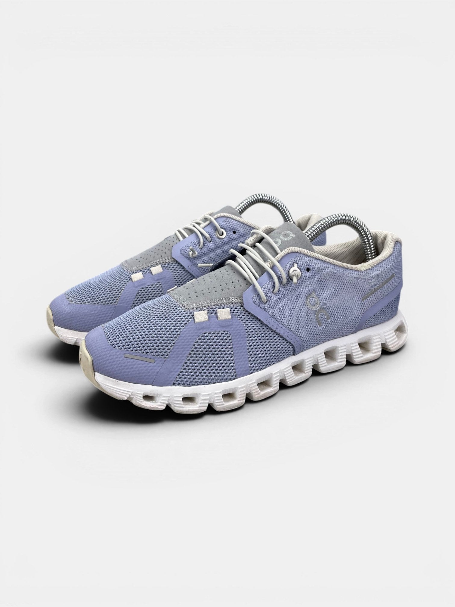 On Cloud 5 — buty sportowe damskie w bardzo dobrym stanie rozmiar 37.5, widok z boku