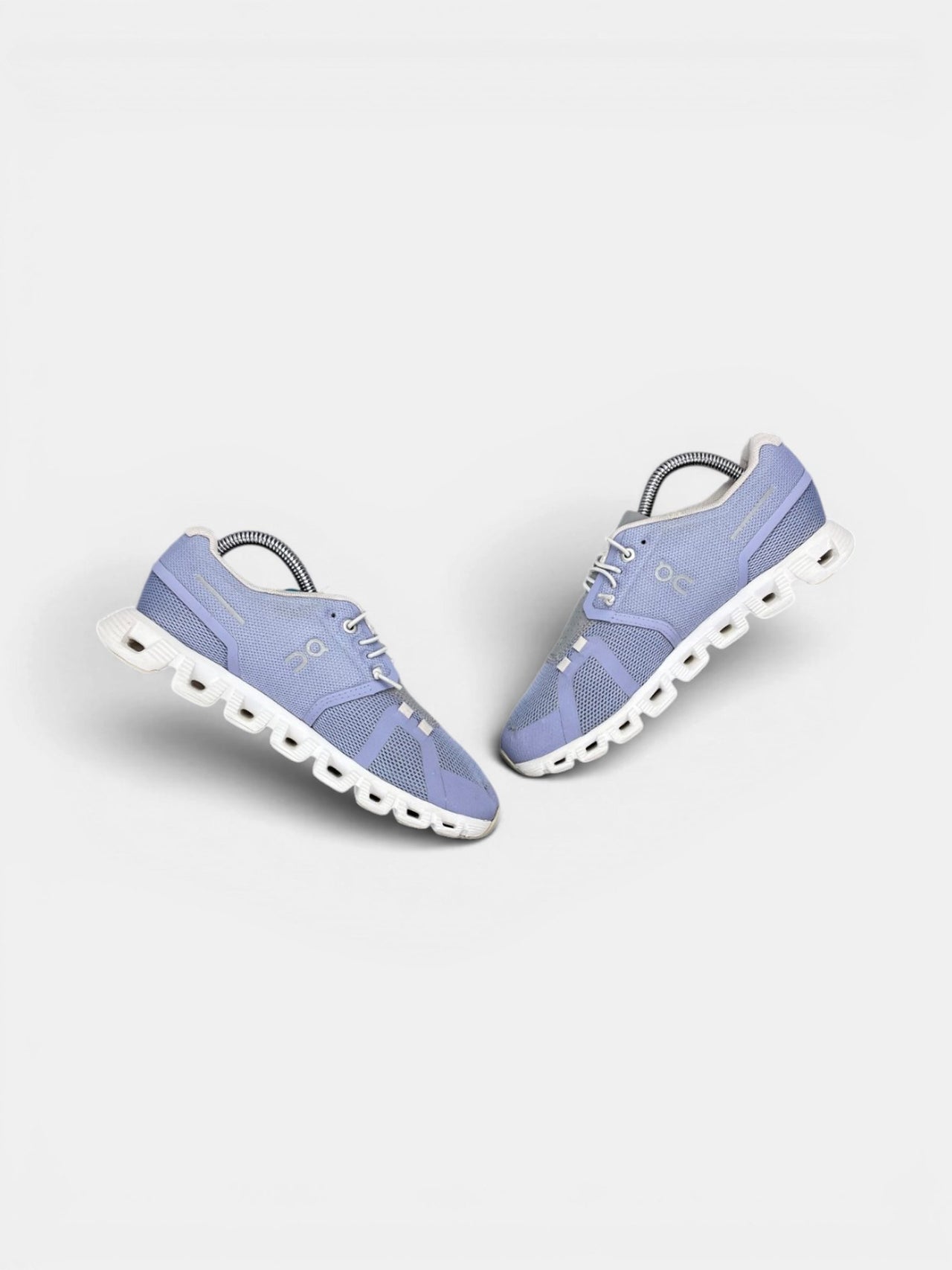 On Cloud 5 — buty sportowe damskie w bardzo dobrym stanie rozmiar 37.5, zewnętrzny panel prawego buta