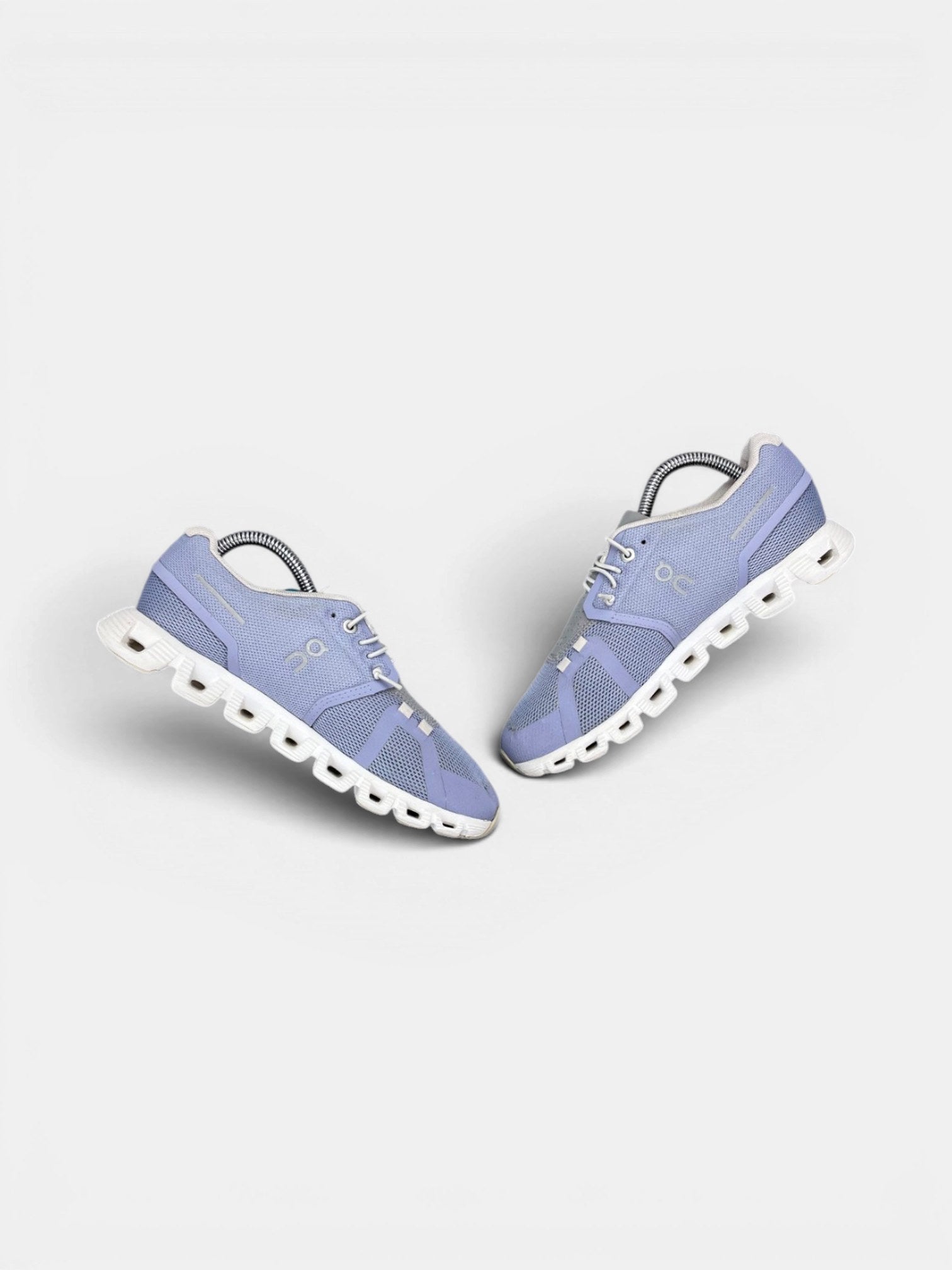 On Cloud 5 — buty sportowe damskie w bardzo dobrym stanie rozmiar 37.5, zewnętrzny panel prawego buta