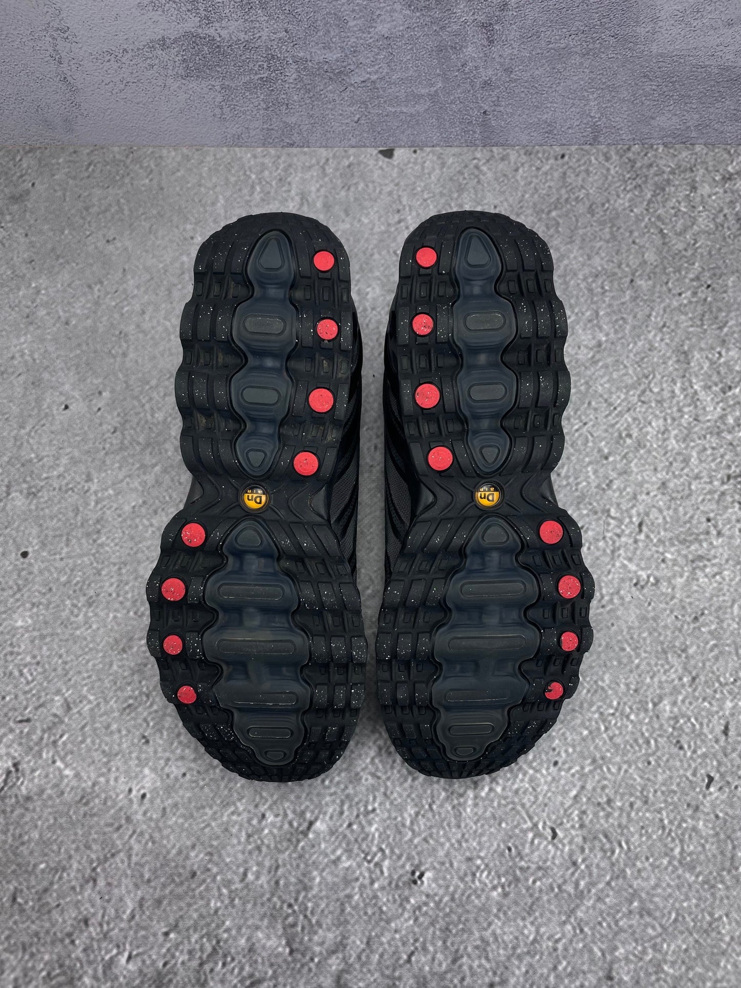 Nike Air Max Dn8 — buty sportowe męskie w bardzo dobrym stanie rozmiar 43, podeszwa