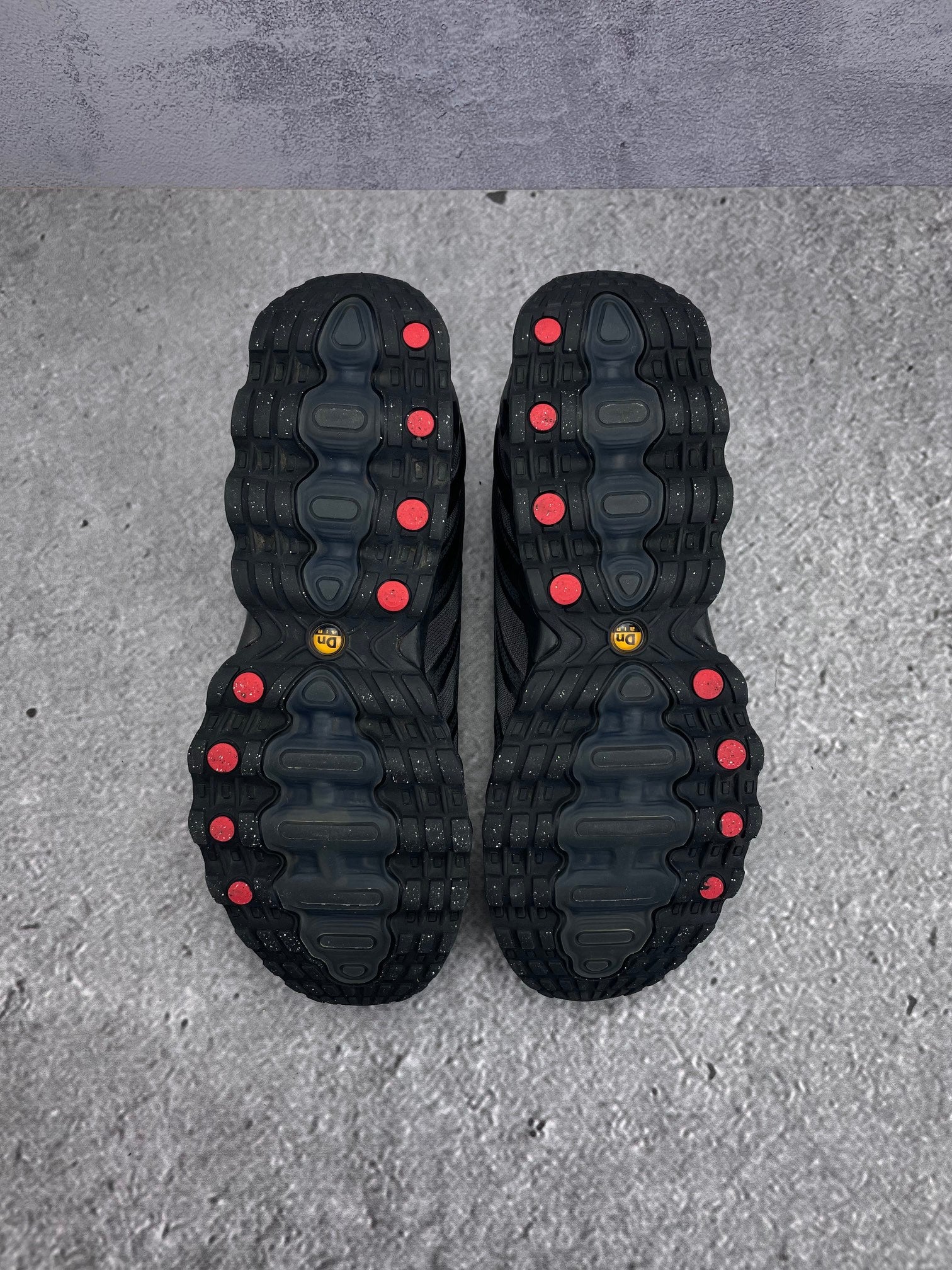 Nike Air Max Dn8 — buty sportowe męskie w bardzo dobrym stanie rozmiar 43, podeszwa