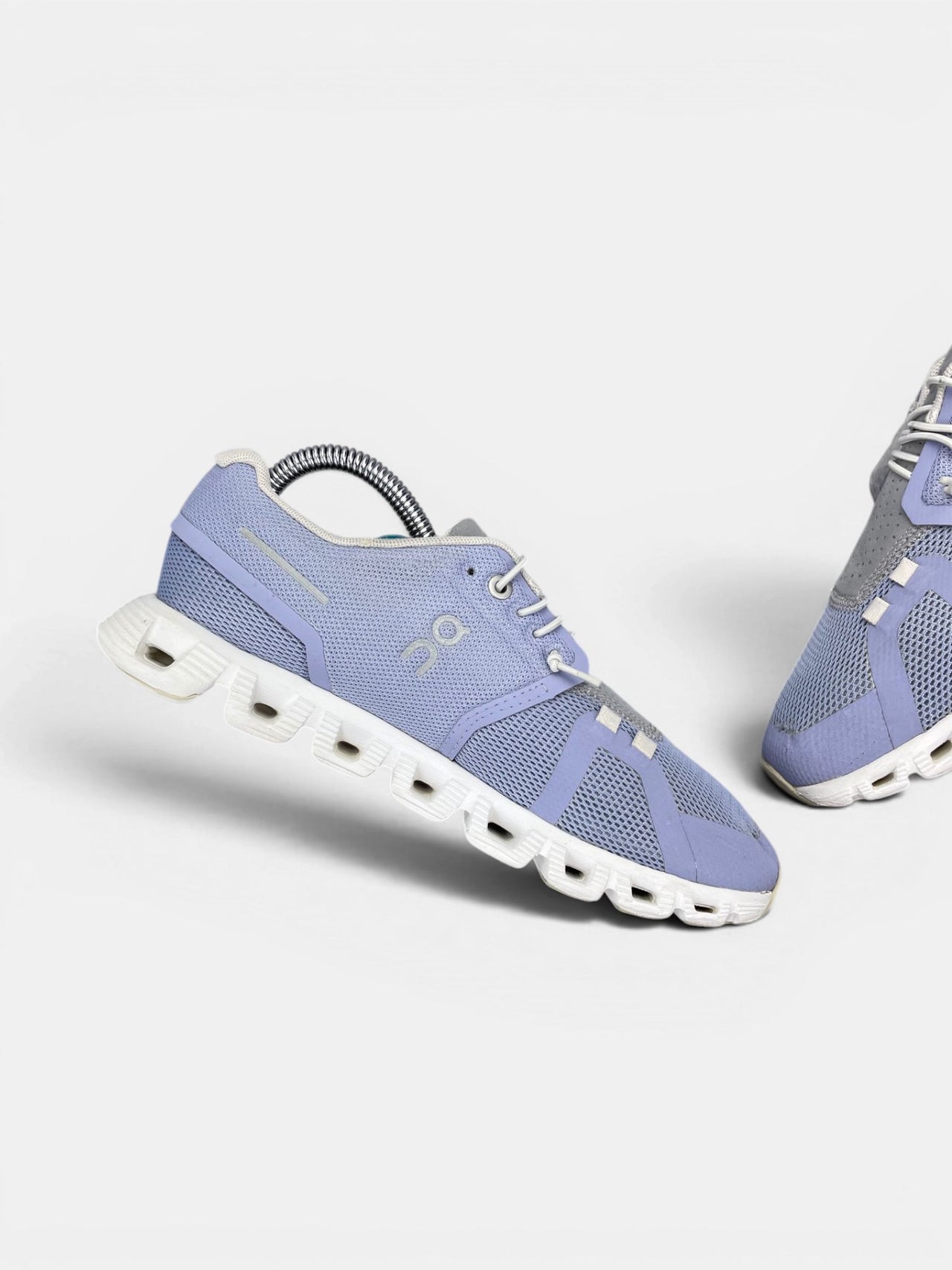 On Cloud 5 — buty sportowe damskie w bardzo dobrym stanie rozmiar 37.5, wewnętrzny panel prawego buta