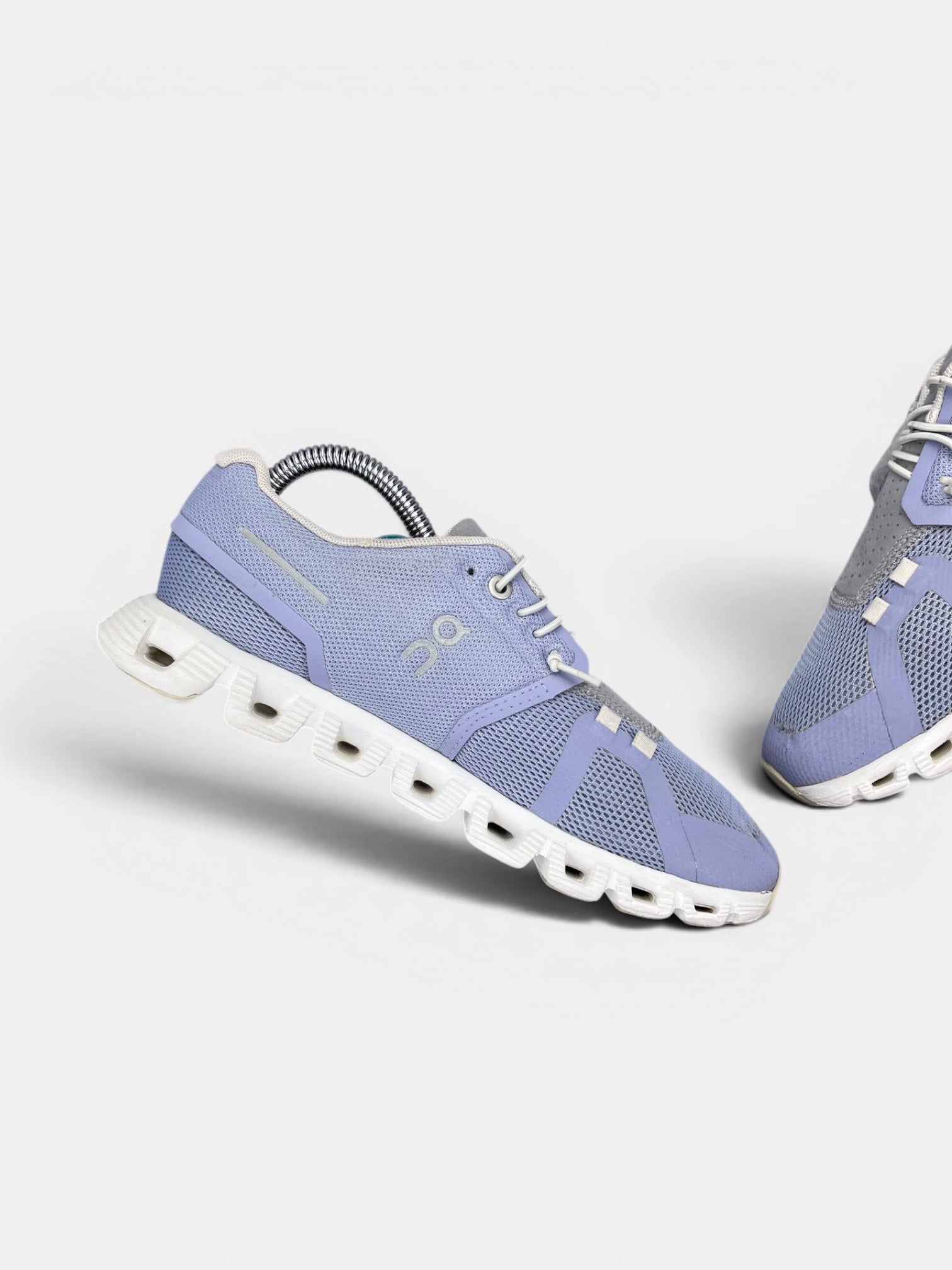On Cloud 5 — buty sportowe damskie w bardzo dobrym stanie rozmiar 37.5, wewnętrzny panel prawego buta