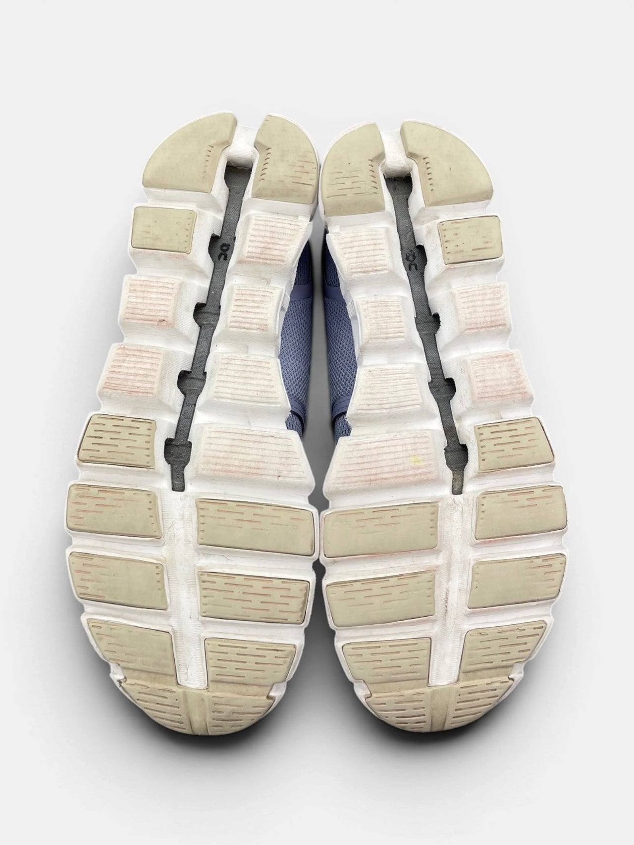 On Cloud 5 — buty sportowe damskie w bardzo dobrym stanie rozmiar 37.5, podeszwa