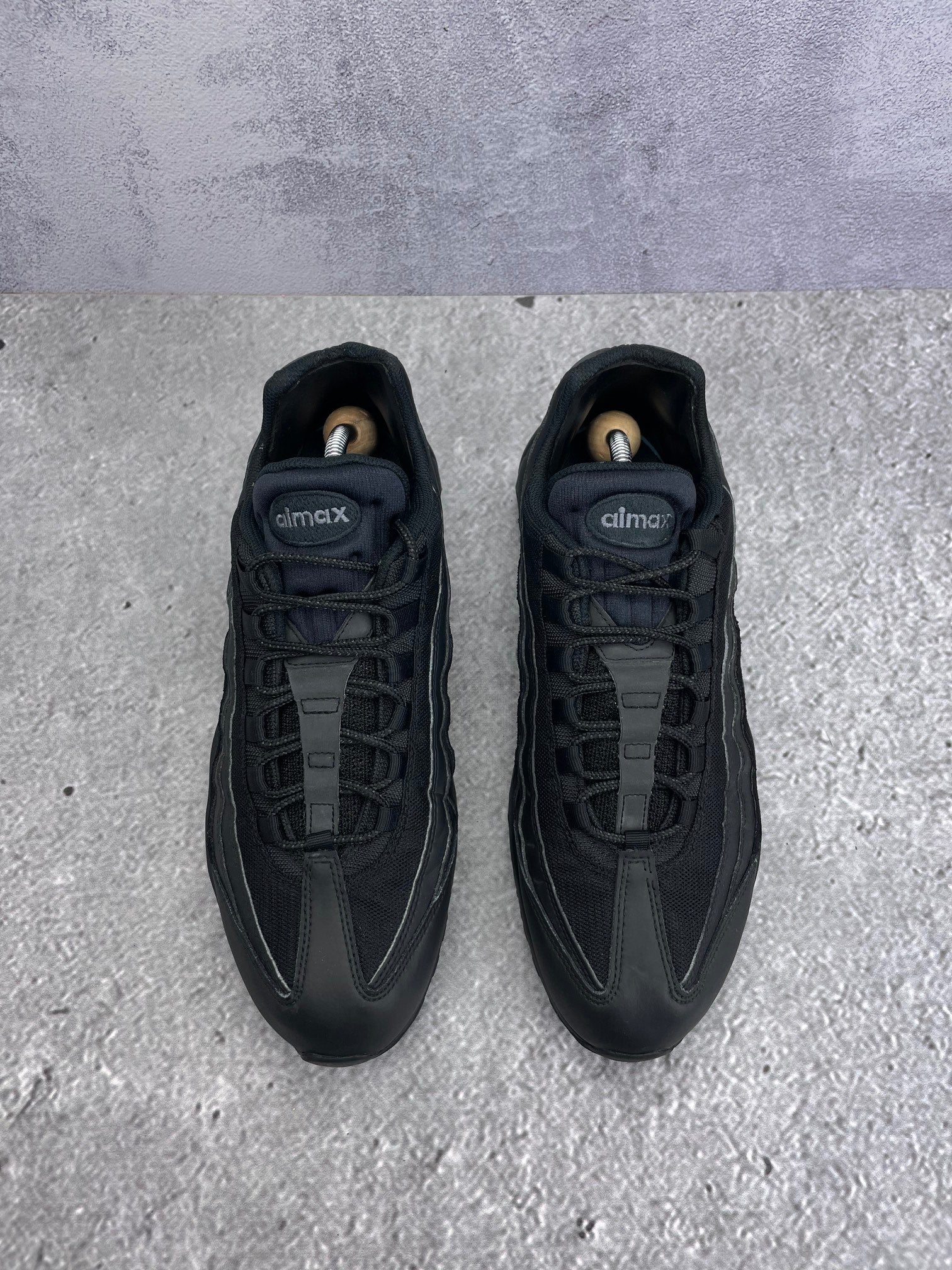 Nike Air Max 95 Essential Triple Black — buty sportowe męskie w bardzo dobrym stanie rozmiar 46, widok z góry