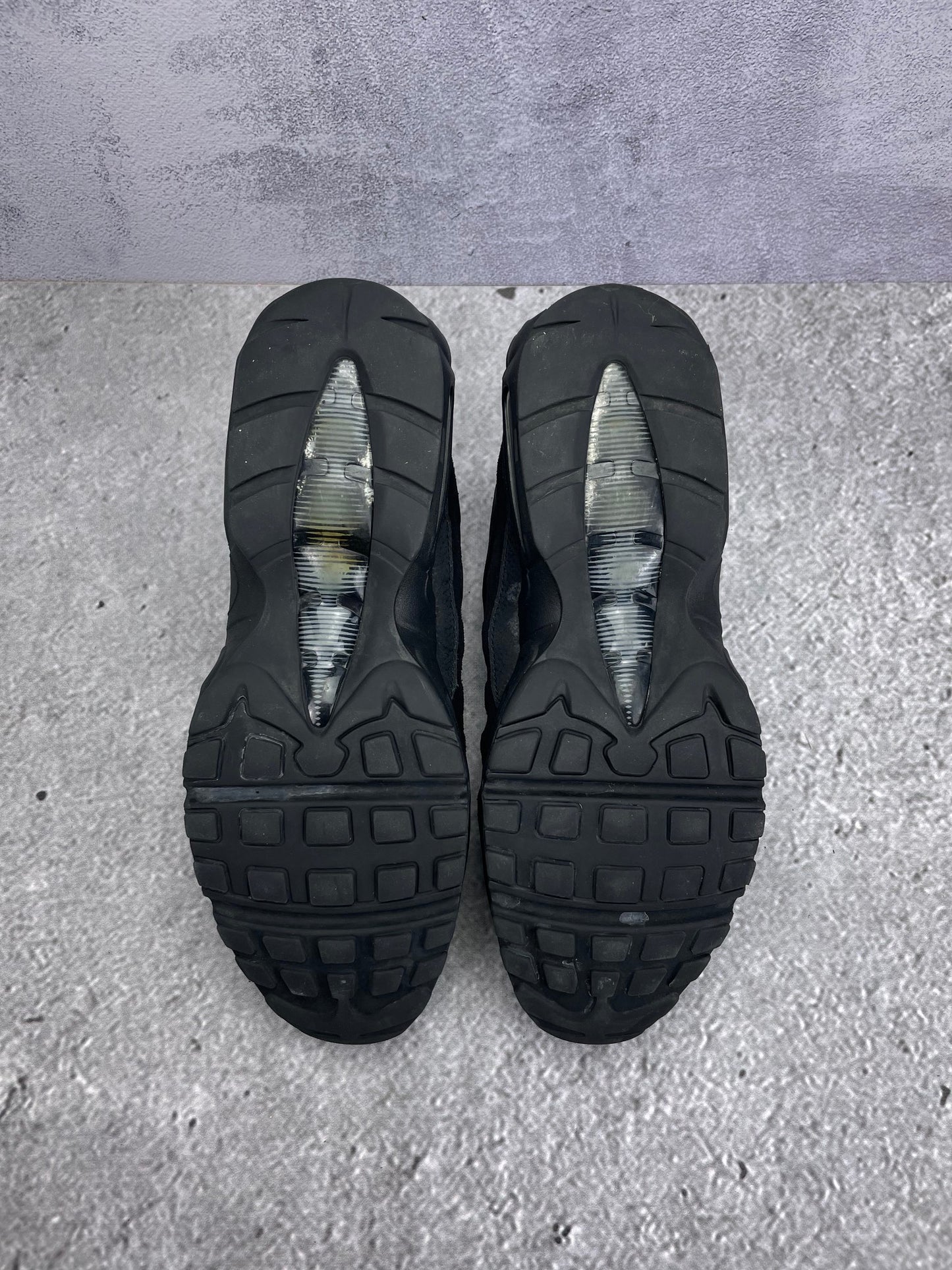 Nike Air Max 95 Essential Triple Black — buty sportowe męskie w bardzo dobrym stanie rozmiar 46, podeszwa
