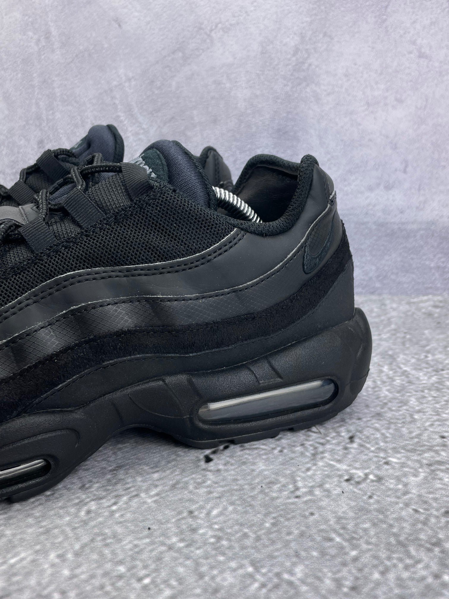 Nike Air Max 95 Essential Triple Black — buty sportowe męskie w bardzo dobrym stanie rozmiar 46, opcjonalne zdjęcie 1
