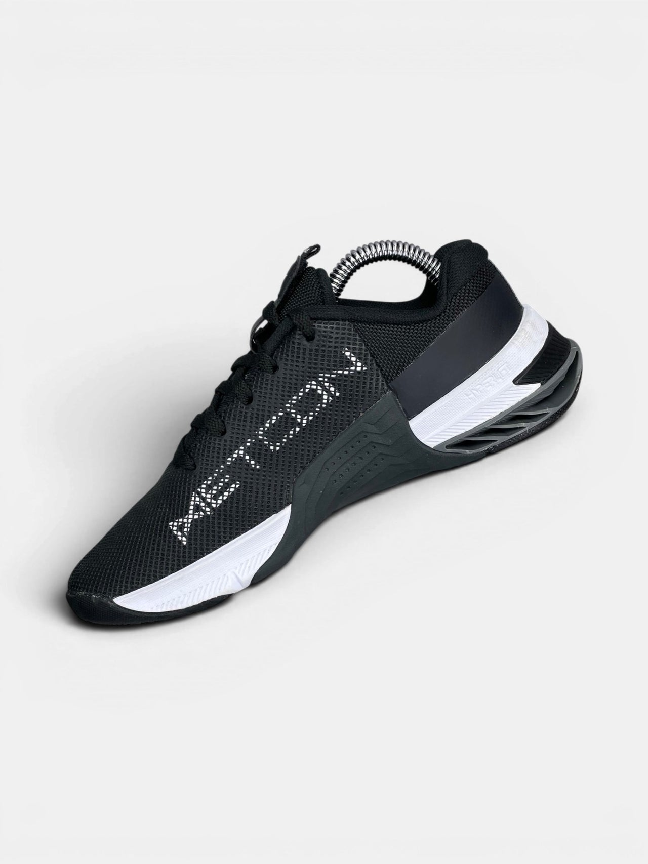 Nike Metcon 8 Black Dark Smoke Grey — buty sportowe damskie w bardzo dobrym stanie rozmiar 36.5, wewnętrzny panel prawego buta
