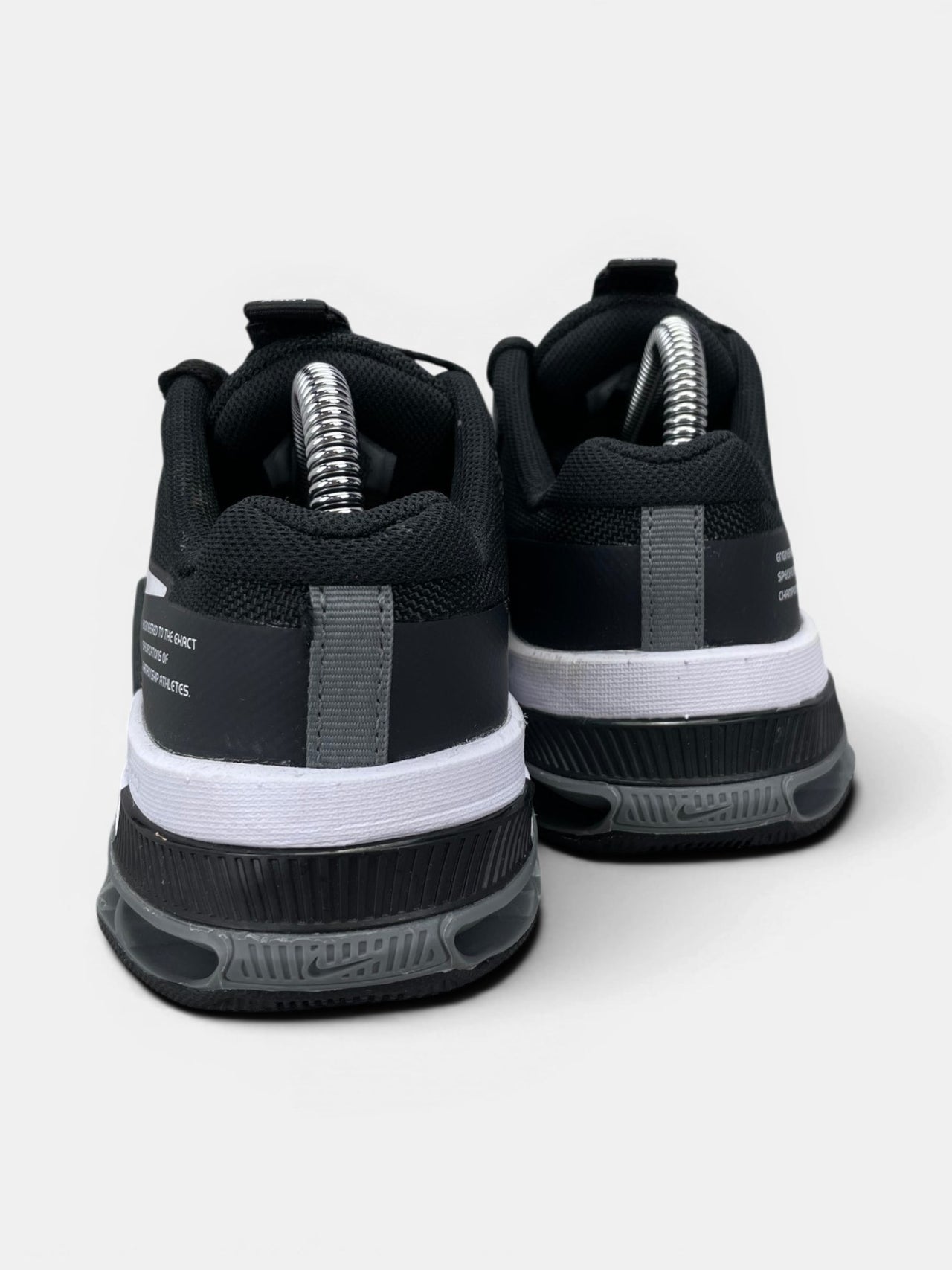 Nike Metcon 8 Black Dark Smoke Grey — buty sportowe damskie w bardzo dobrym stanie rozmiar 36.5, widok z tyłu